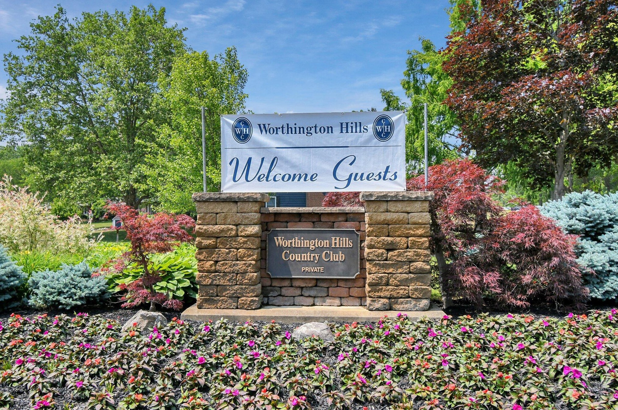 911 Clubview Blvd, Columbus OH 43235-1222 exterior