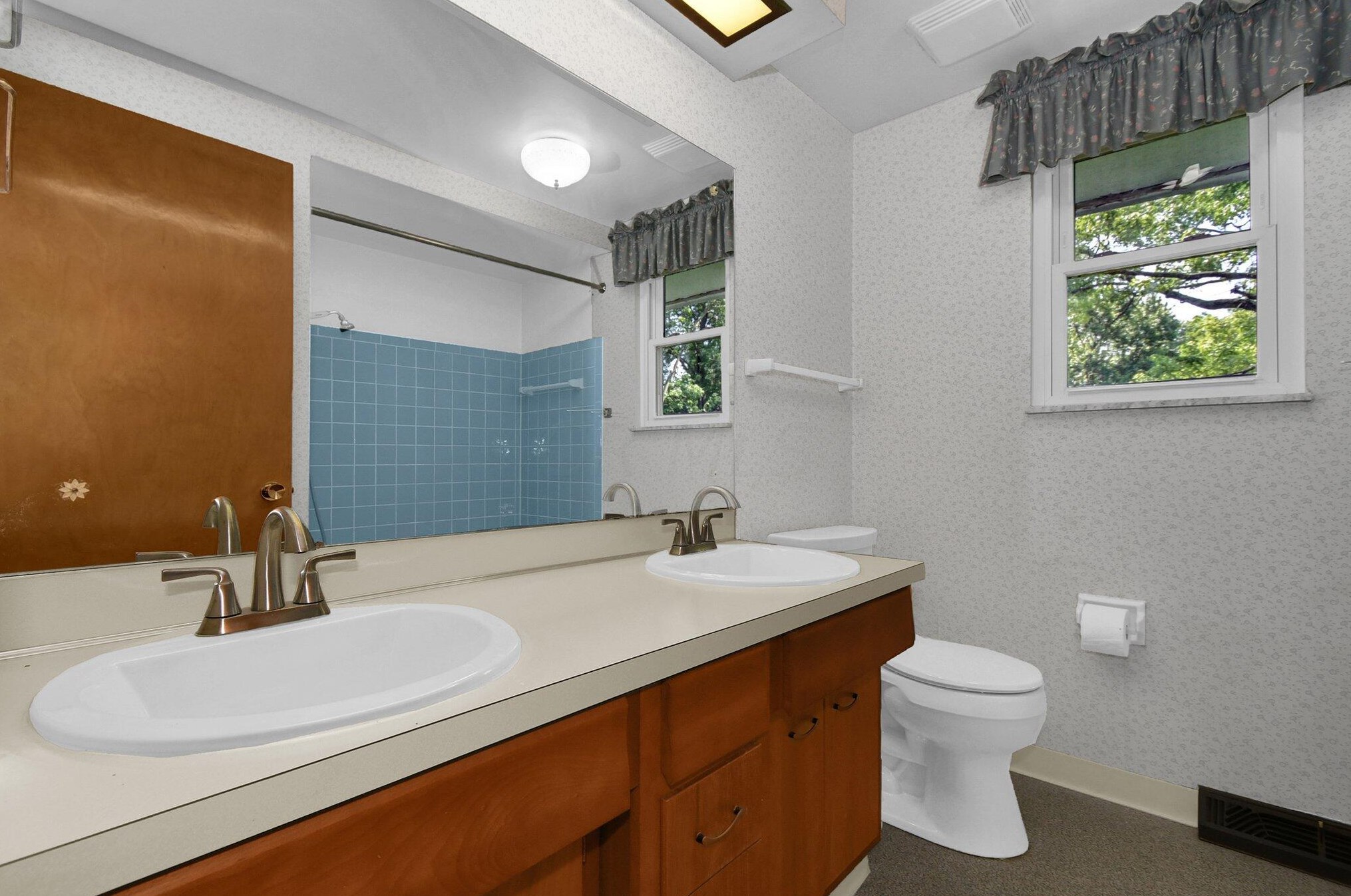 911 Clubview Blvd, Columbus OH 43235-1222 exterior