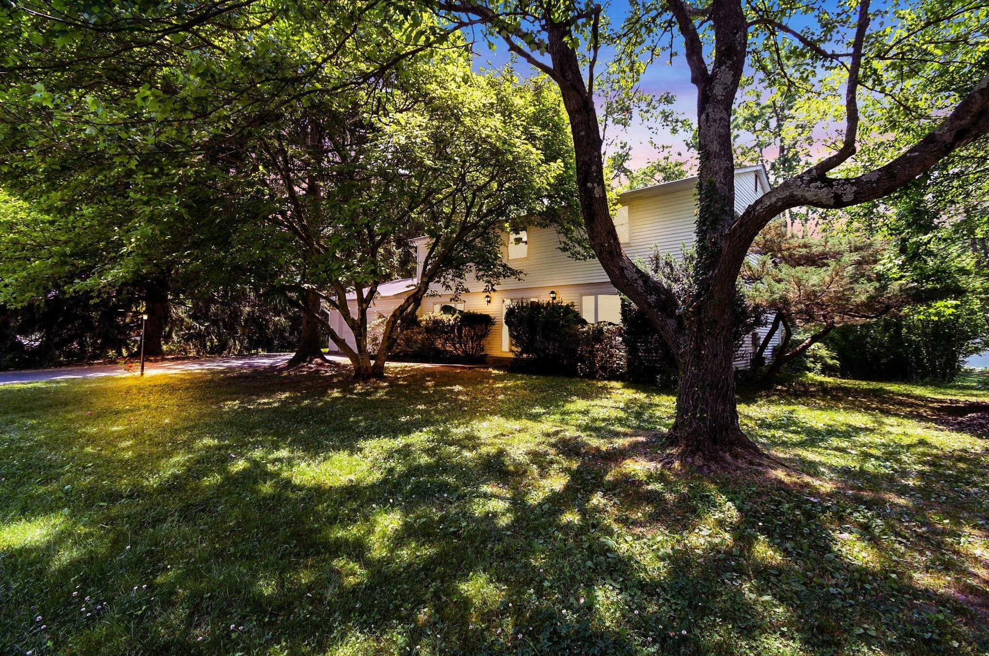 911 Clubview Blvd, Columbus OH 43235-1222 exterior