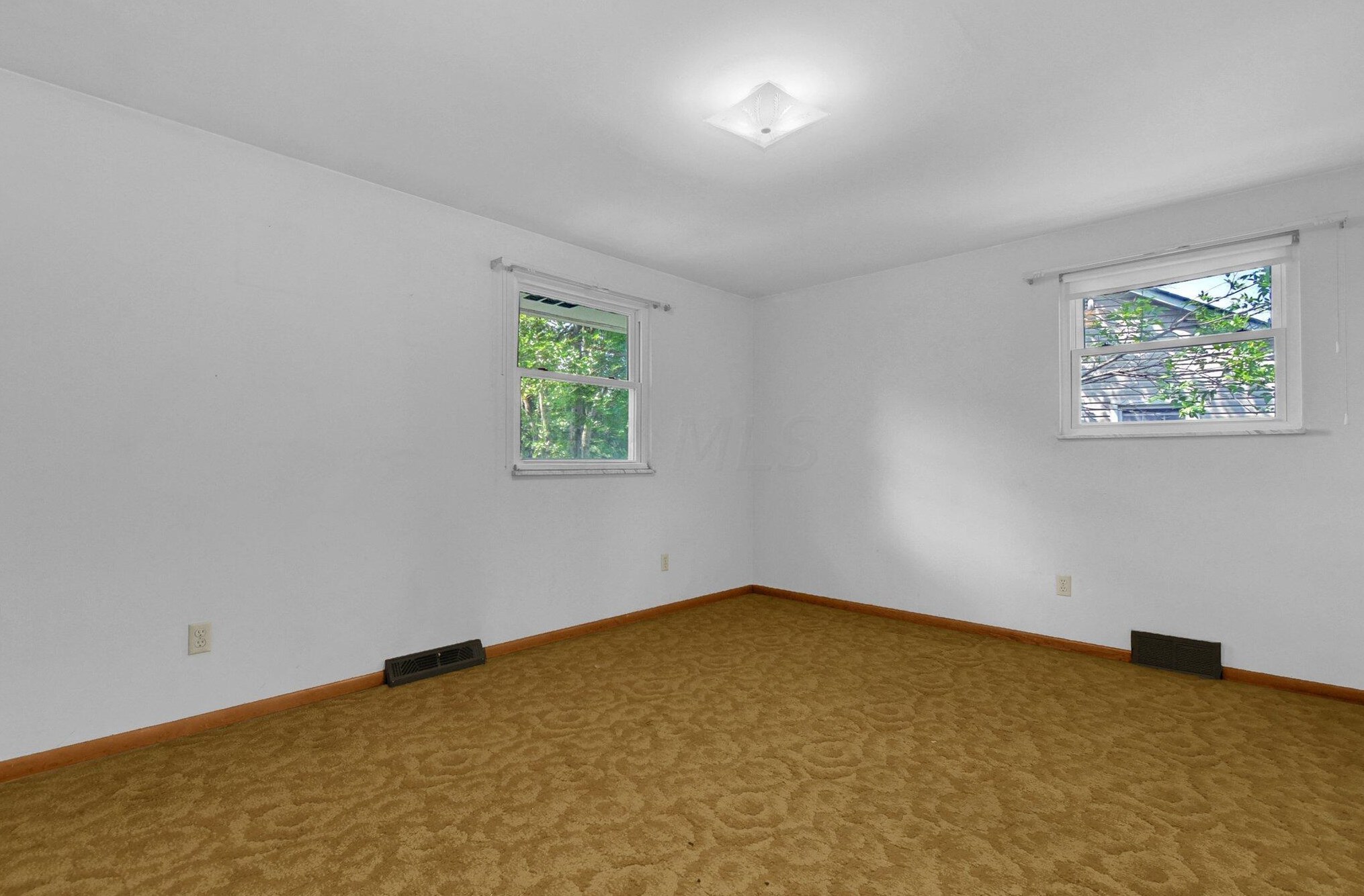 911 Clubview Blvd, Columbus OH 43235-1222 exterior