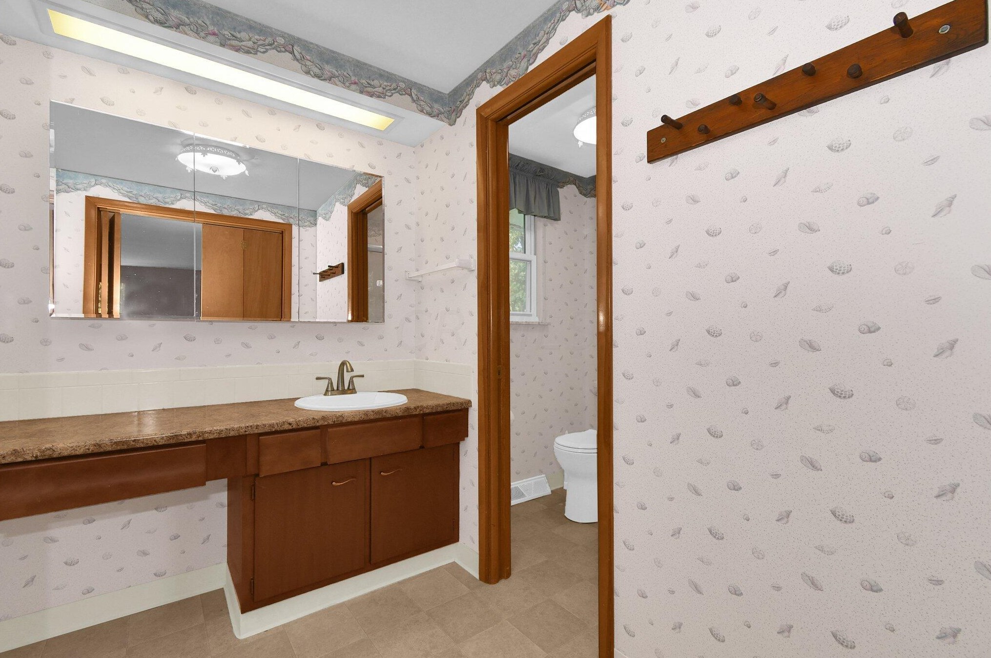 911 Clubview Blvd, Columbus OH 43235-1222 exterior