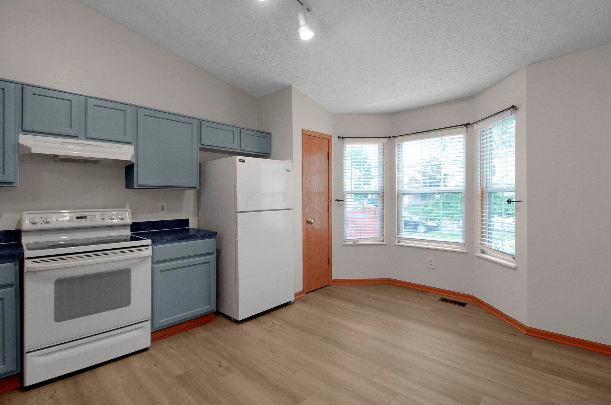 4830 Victory Ct, Columbus OH 43231-8831 exterior