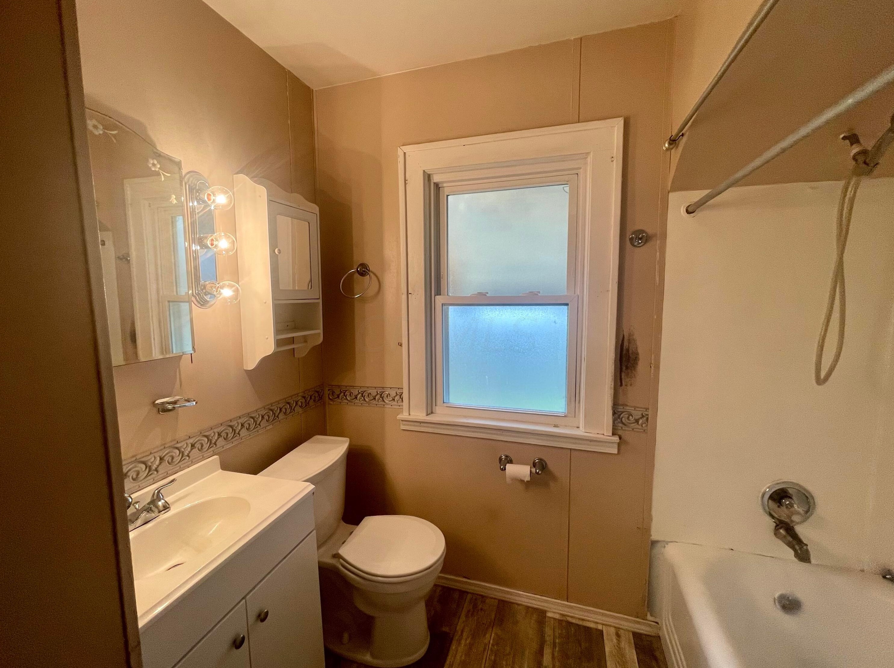 261 Pasadena Ave, Columbus OH 43228-1148 exterior