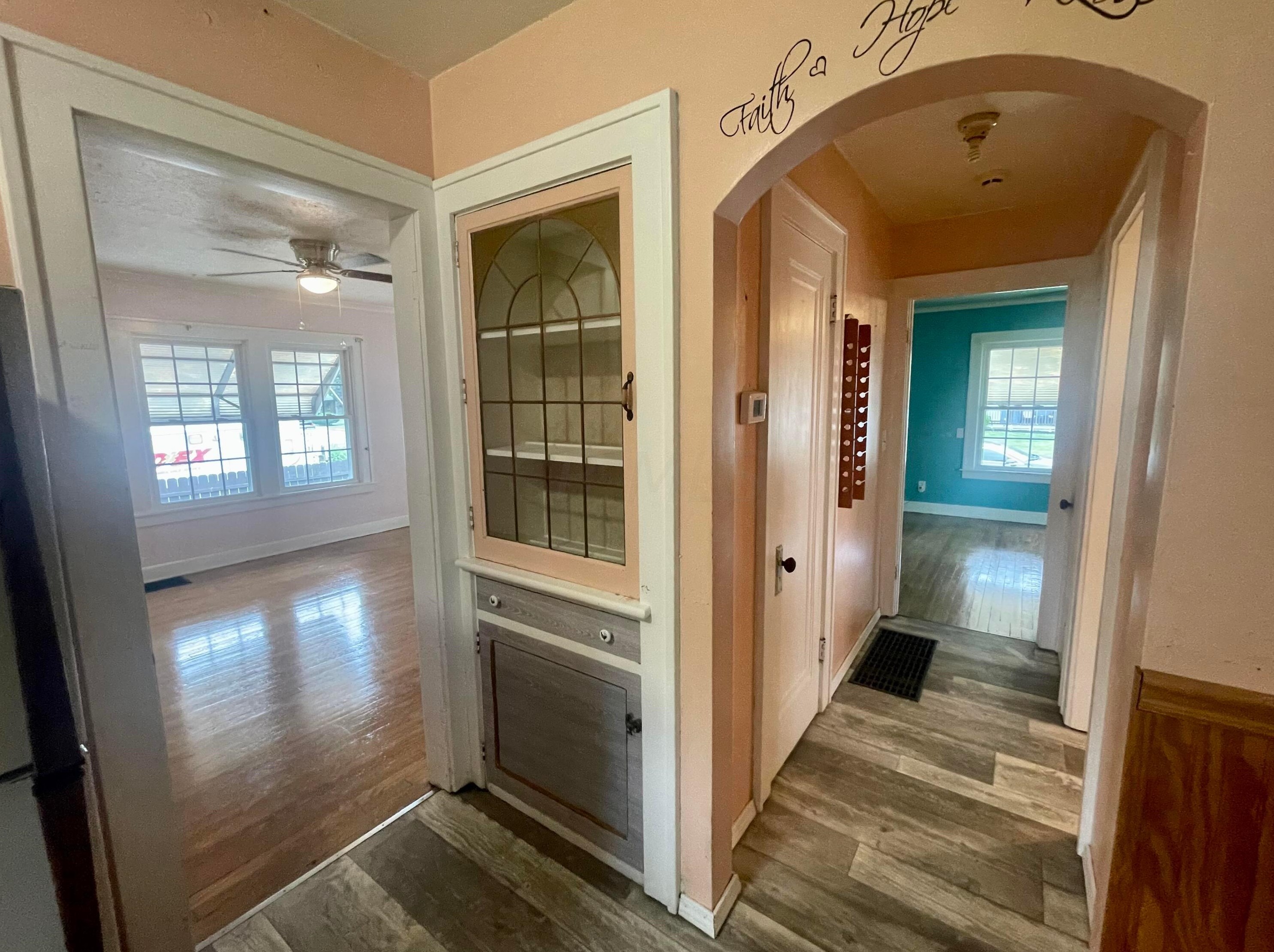 261 Pasadena Ave, Columbus OH 43228-1148 exterior