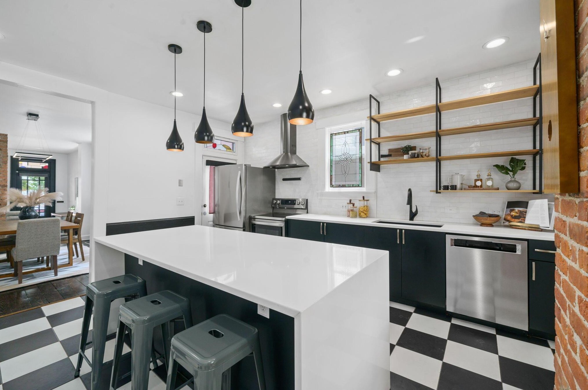 641 Briggs St, Columbus OH 43206-1333 exterior