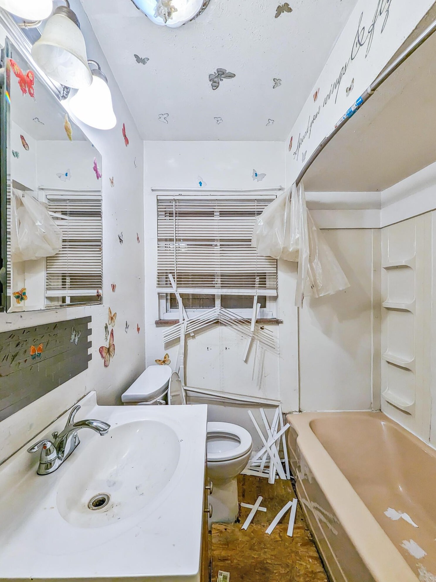 2008 Floral Ave, Columbus OH  43223-1106 exterior