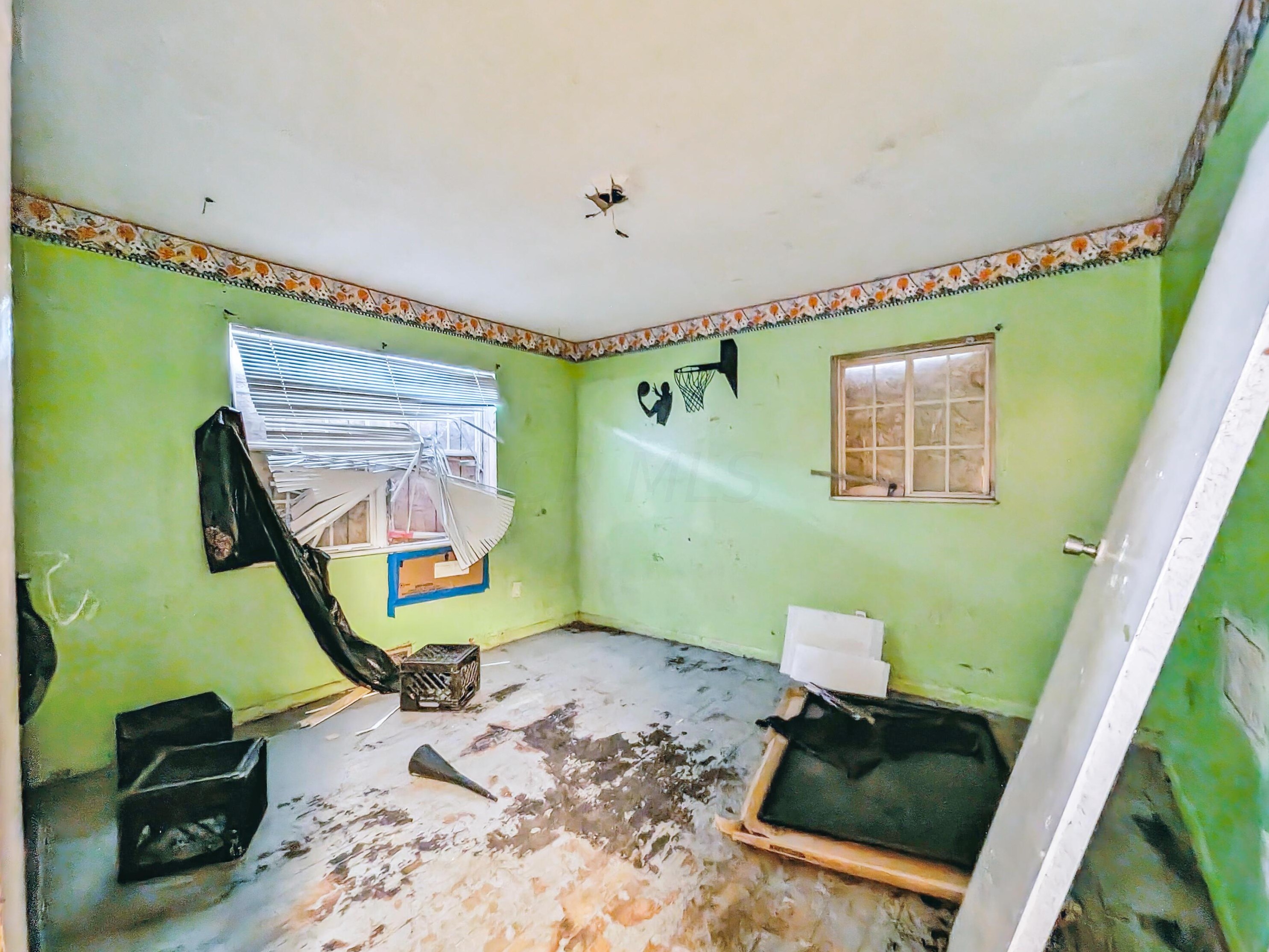 2008 Floral Ave, Columbus OH  43223-1106 exterior