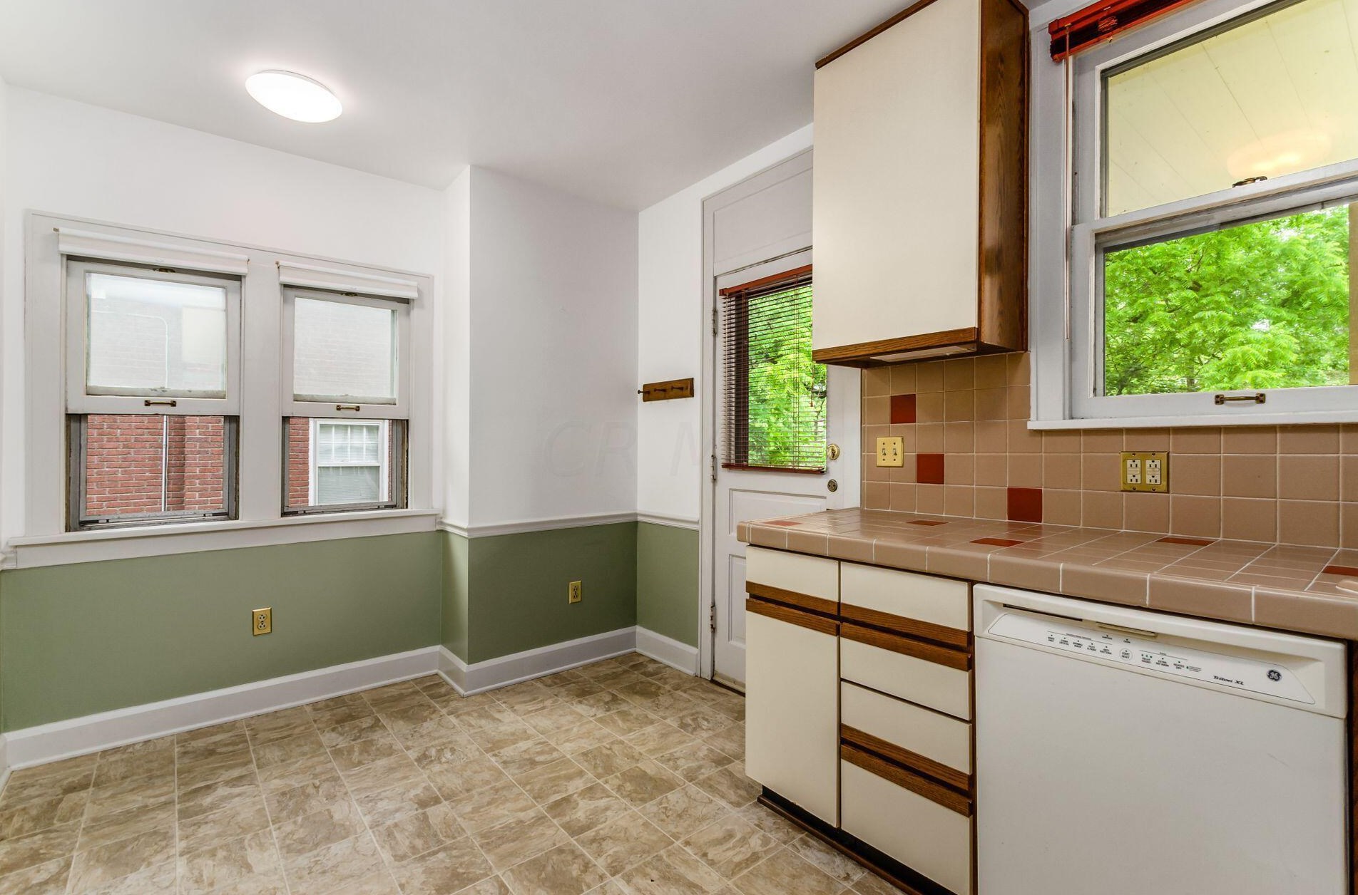 154 Clinton Hts Ave, Columbus OH 43202-1245 exterior