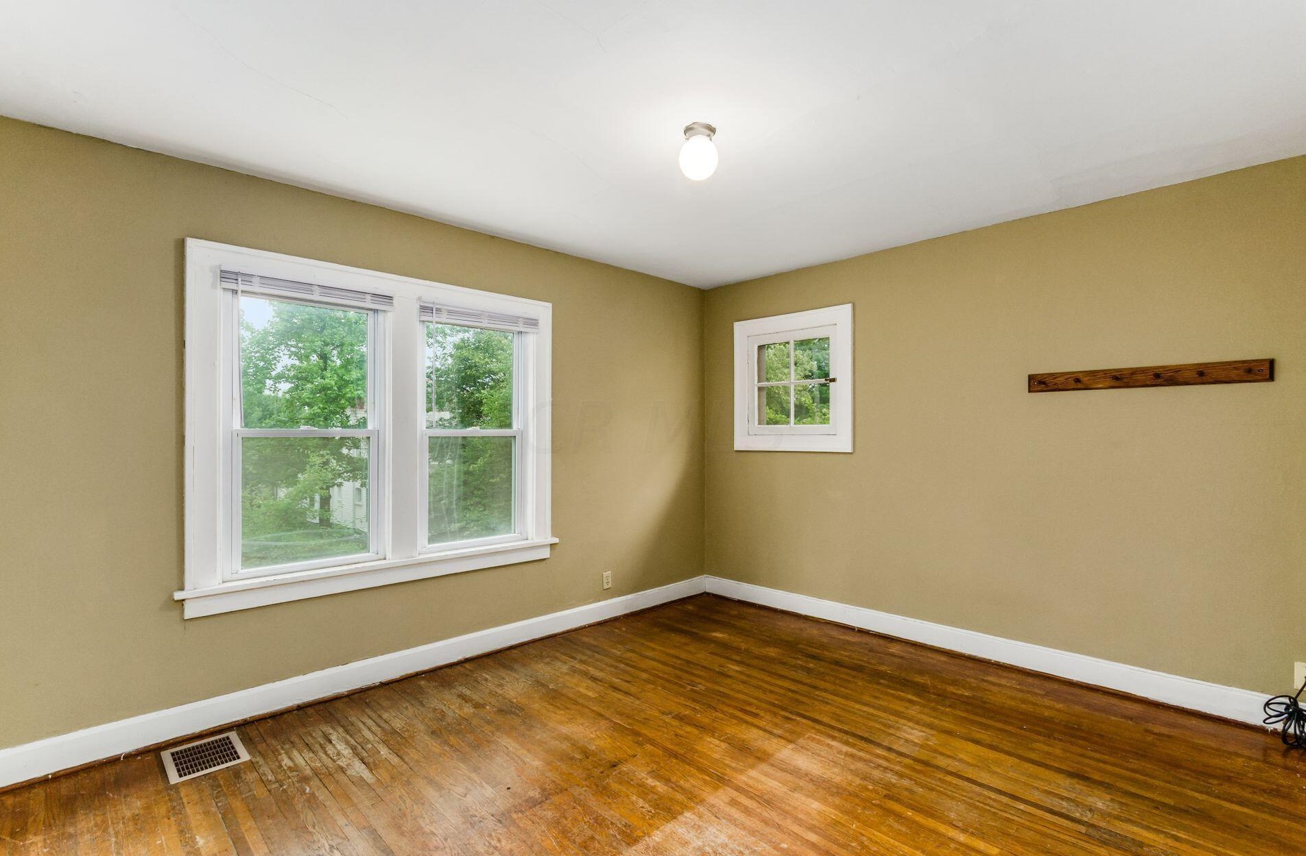 154 Clinton Hts Ave, Columbus OH 43202-1245 exterior