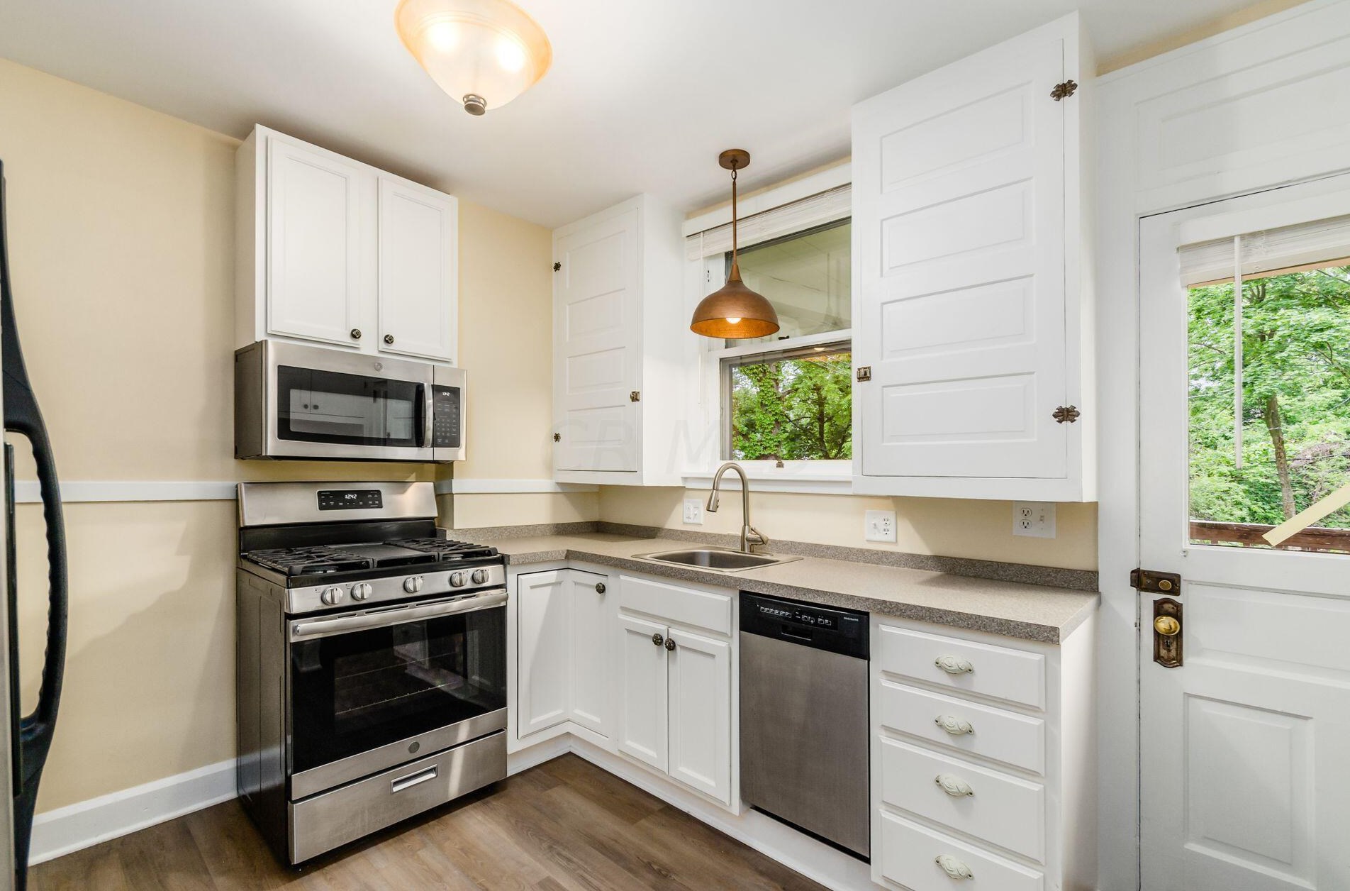 154 Clinton Hts Ave, Columbus OH 43202-1245 exterior