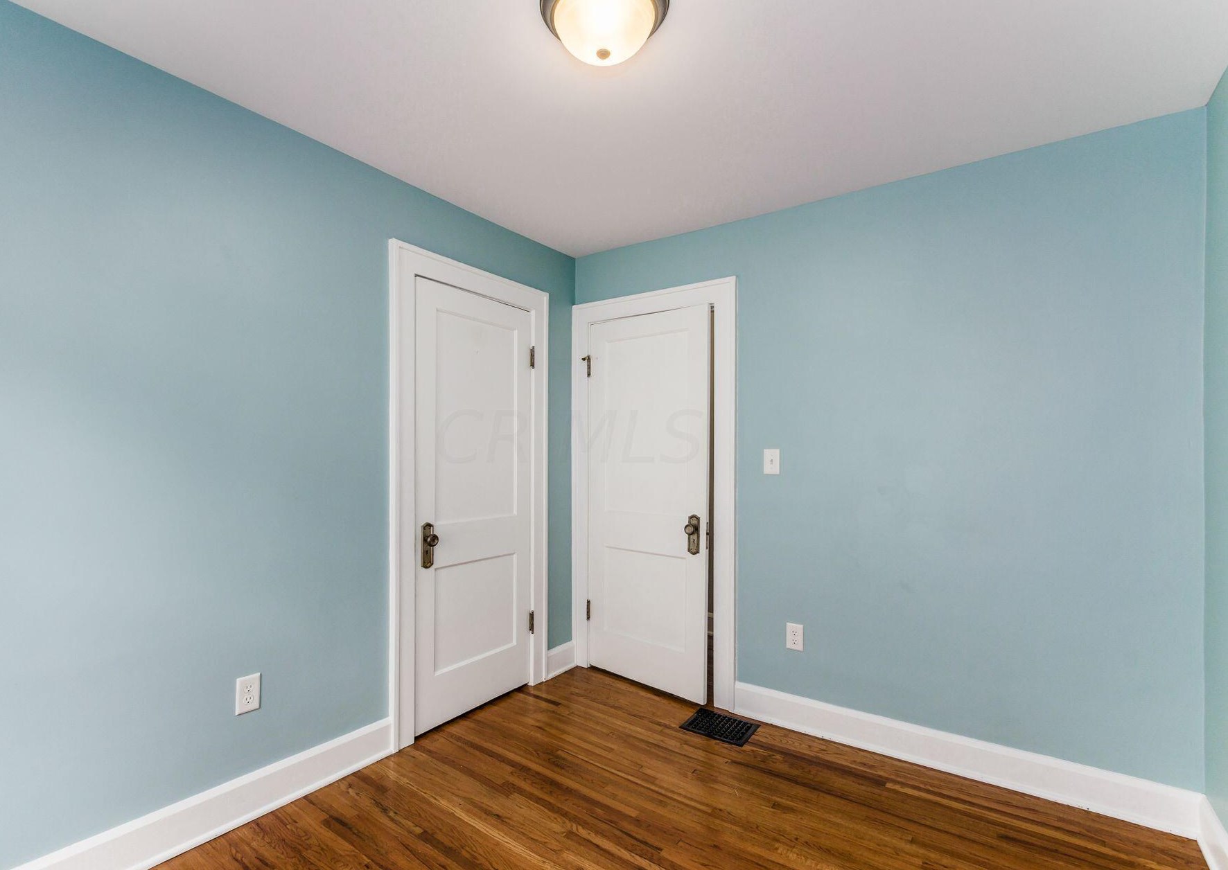 154 Clinton Hts Ave, Columbus OH 43202-1245 exterior