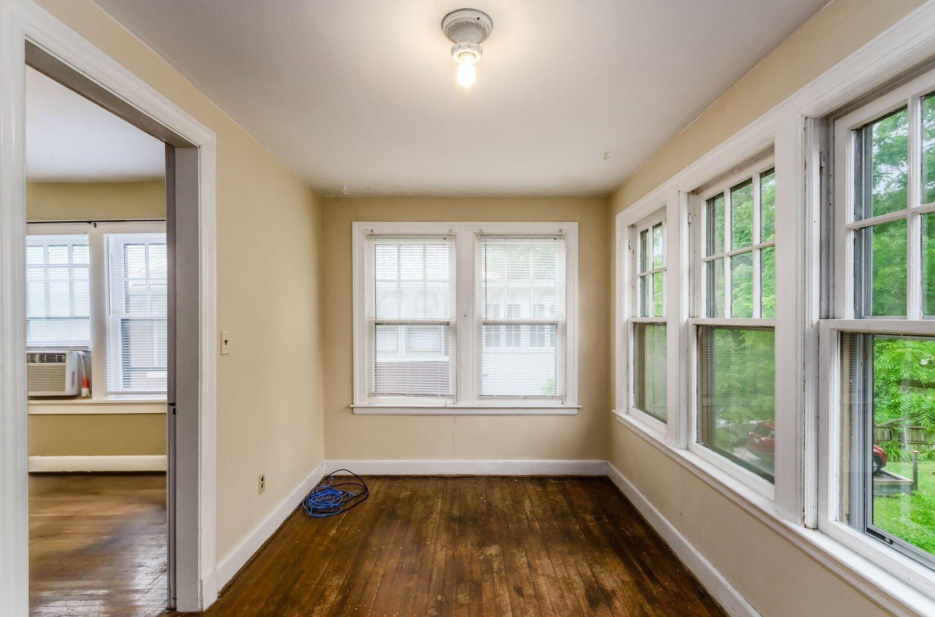 154 Clinton Hts Ave, Columbus OH 43202-1245 exterior