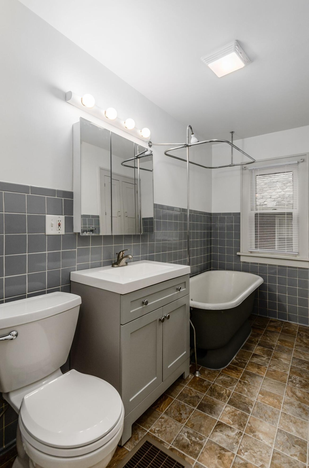 154 Clinton Hts Ave, Columbus OH 43202-1245 exterior