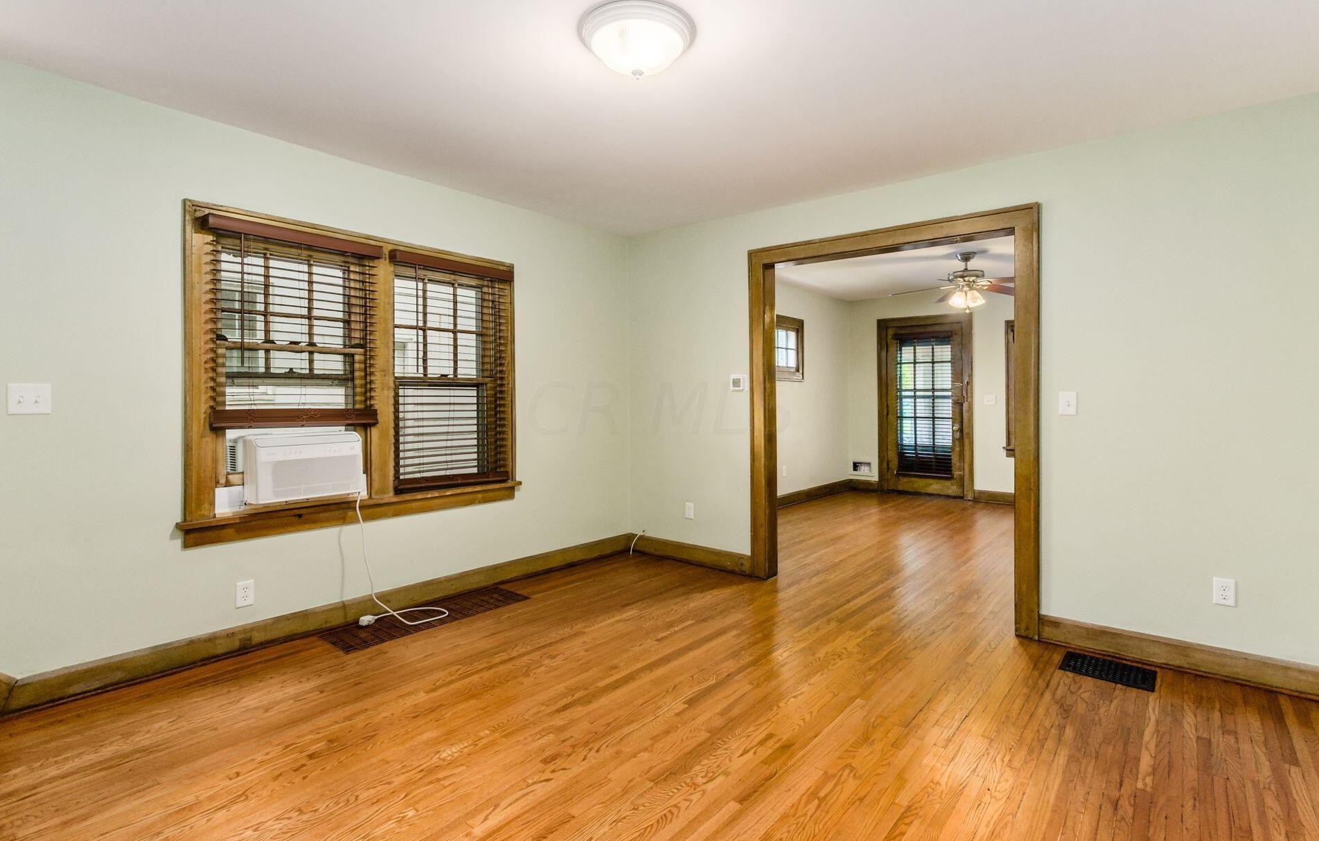 154 Clinton Hts Ave, Columbus OH 43202-1245 exterior