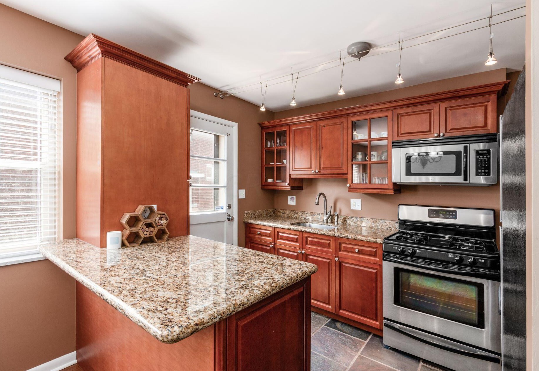 1461 Lane Ave, Columbus OH 43221-3943 exterior