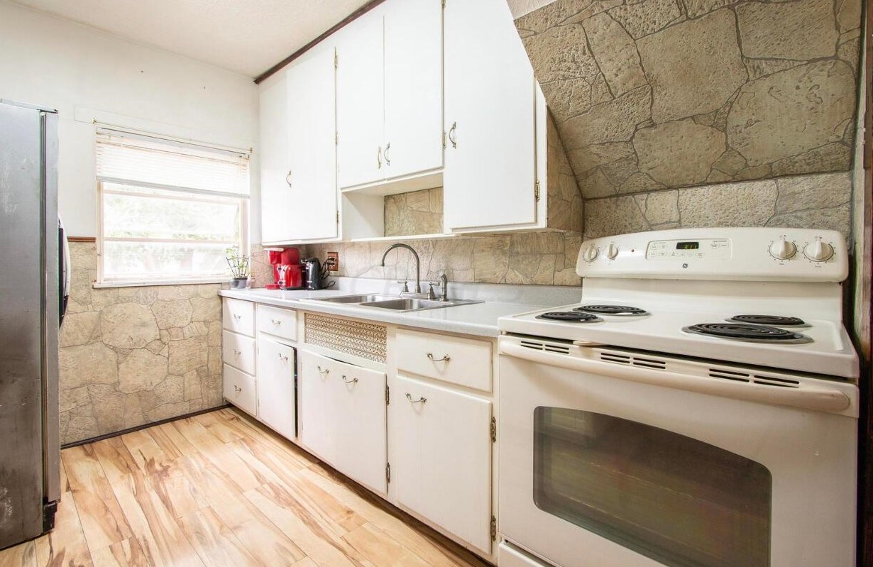 859 Pierce Ave, Columbus OH  43213-3042 exterior