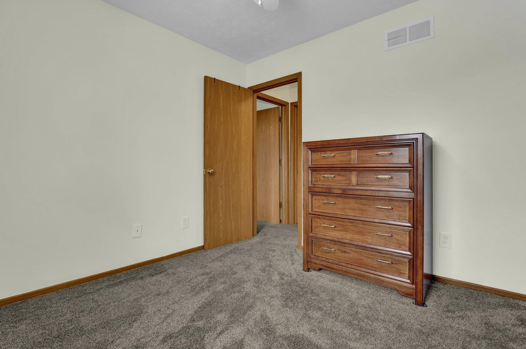 5863 Buechler Bnd, Columbus OH 43228-8802 exterior