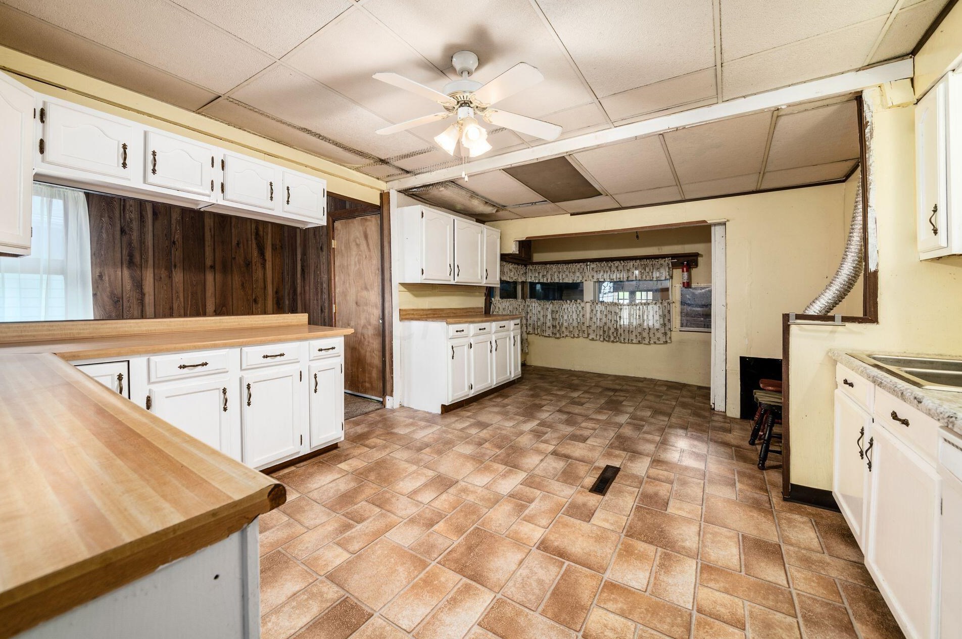 1121 Pauline Ave, Columbus OH 43224-3138 exterior