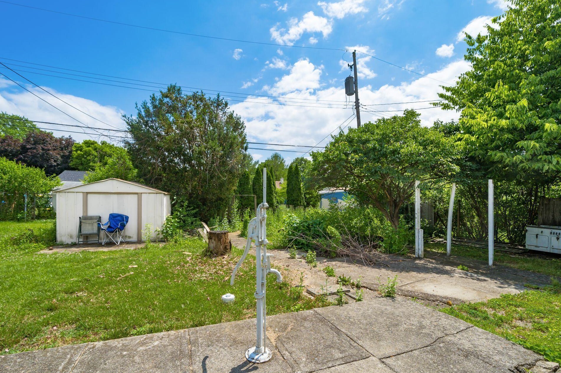 1121 Pauline Ave, Columbus OH 43224-3138 exterior