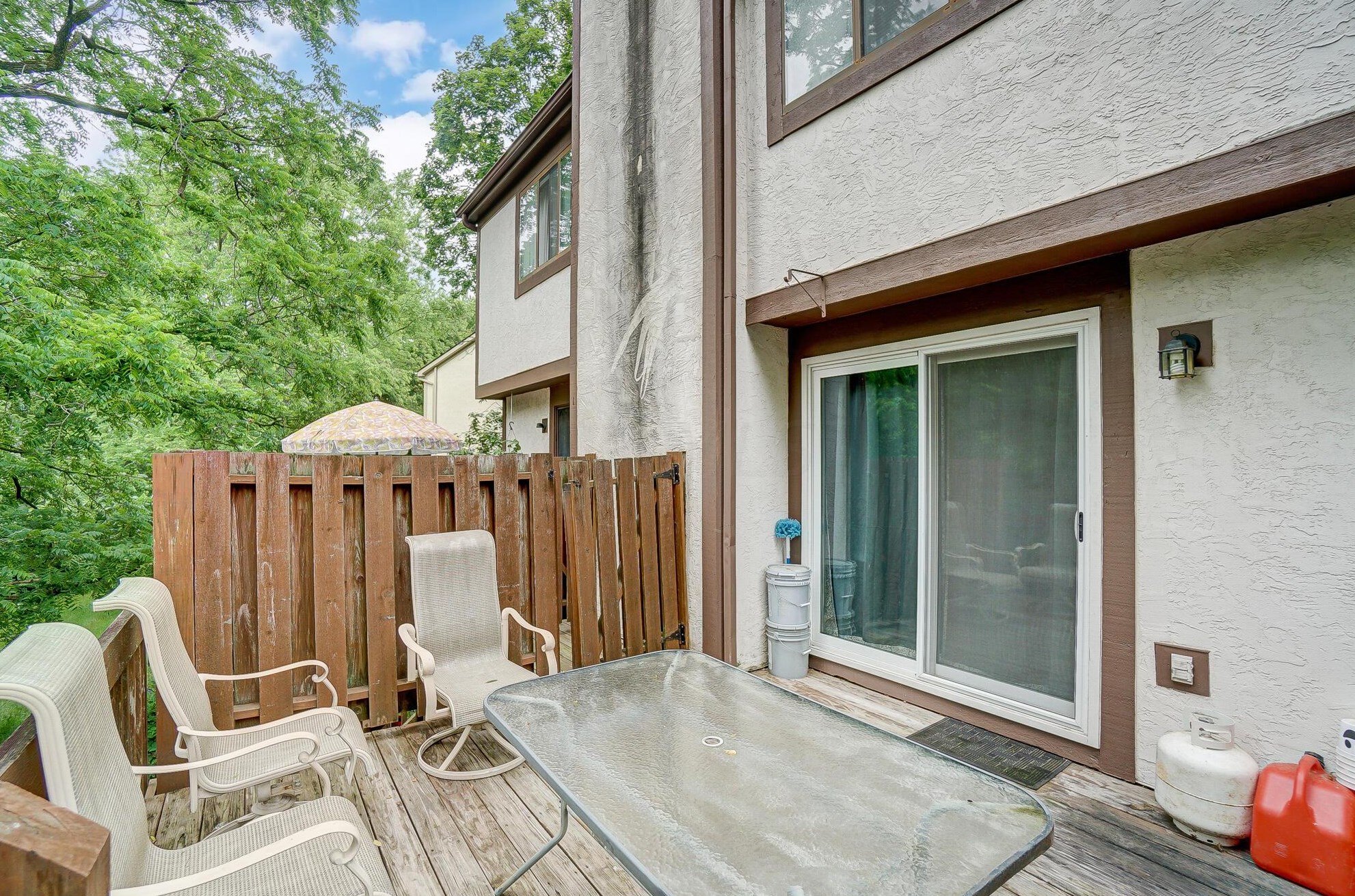 5742 Great Hall Ct, Columbus OH exterior