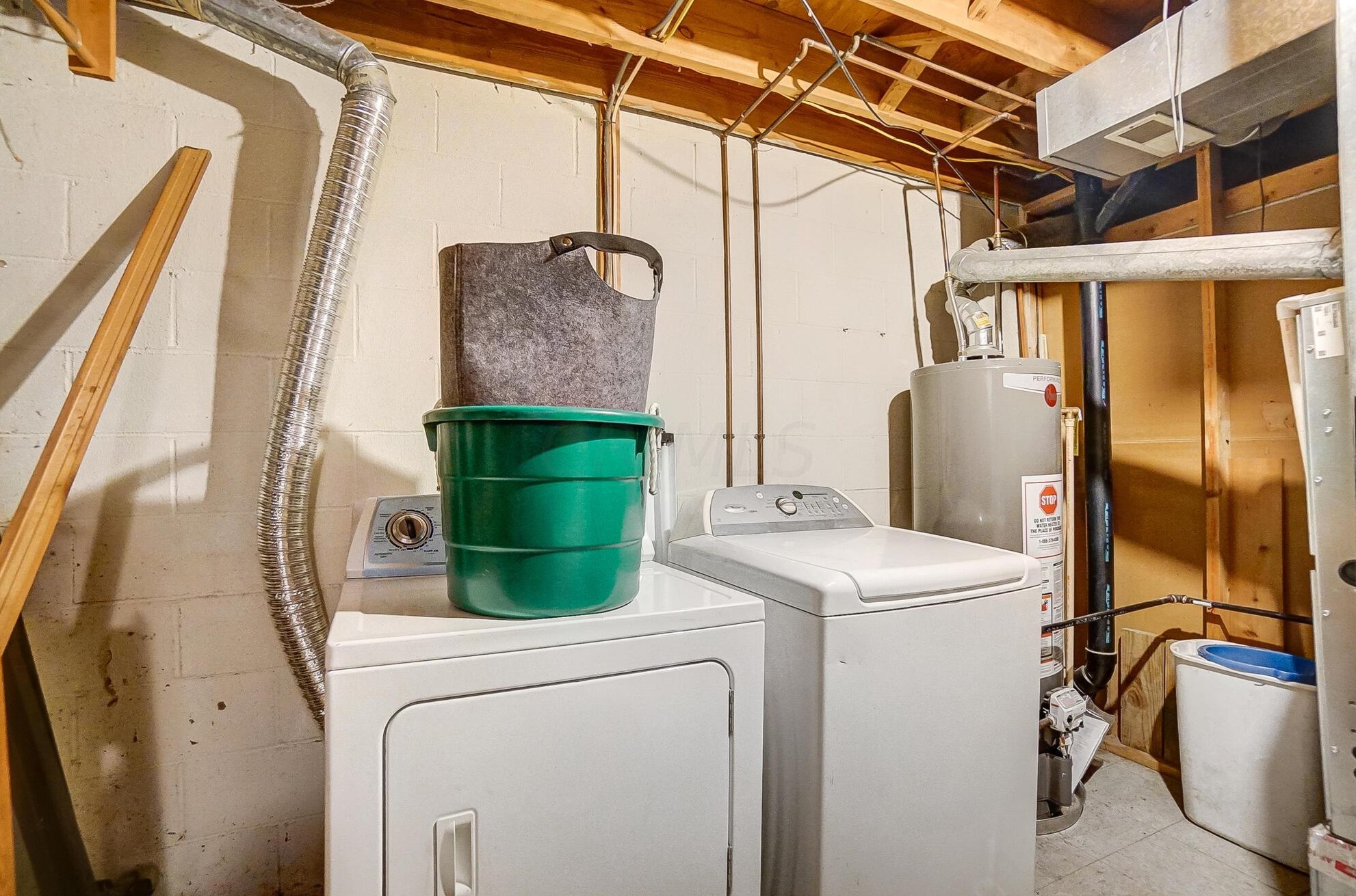 5742 Great Hall Ct, Columbus OH exterior