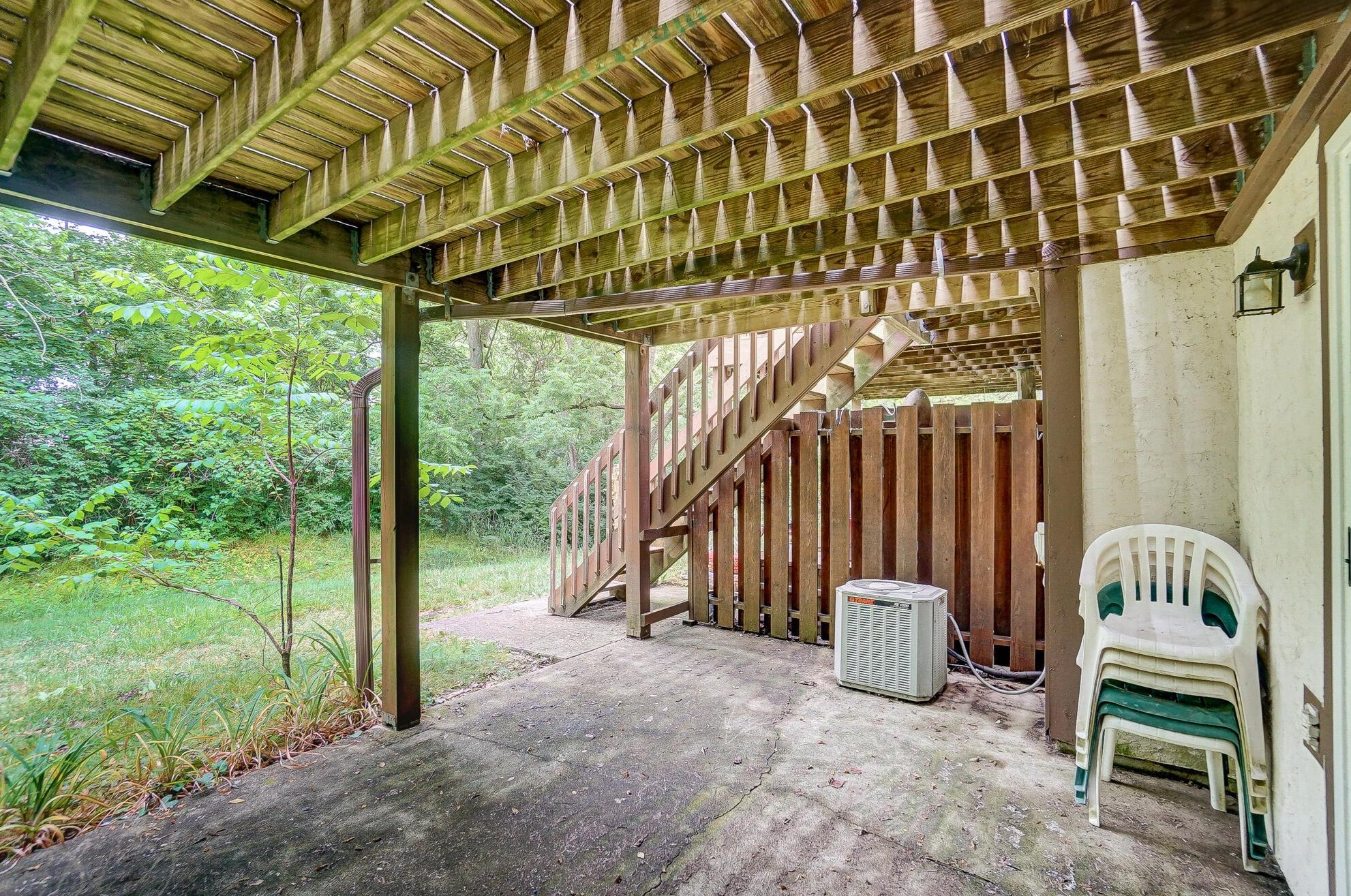 5742 Great Hall Ct, Columbus OH exterior