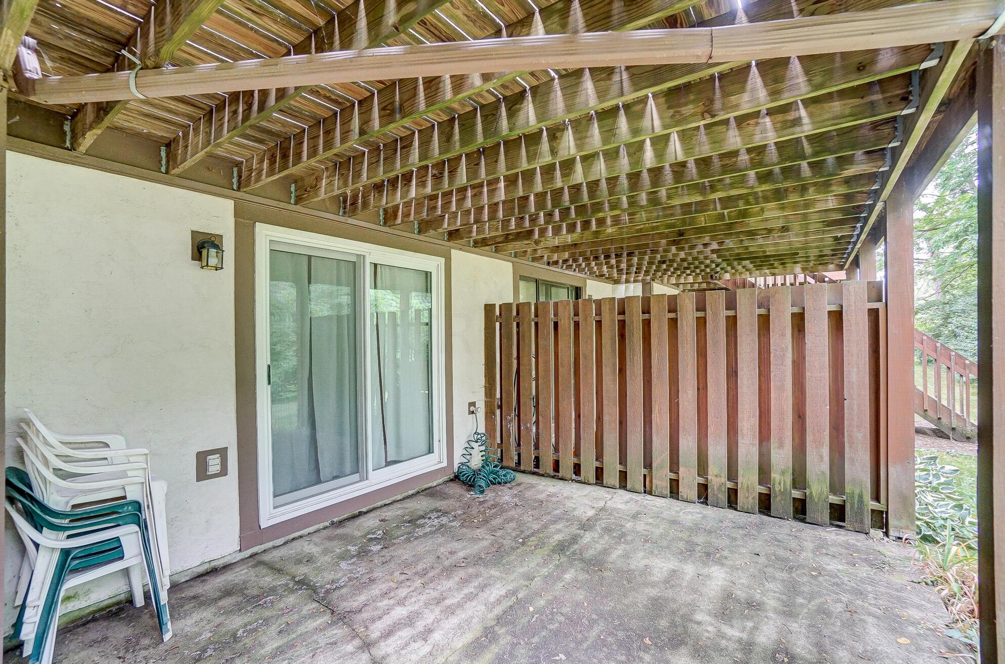 5742 Great Hall Ct, Columbus OH exterior