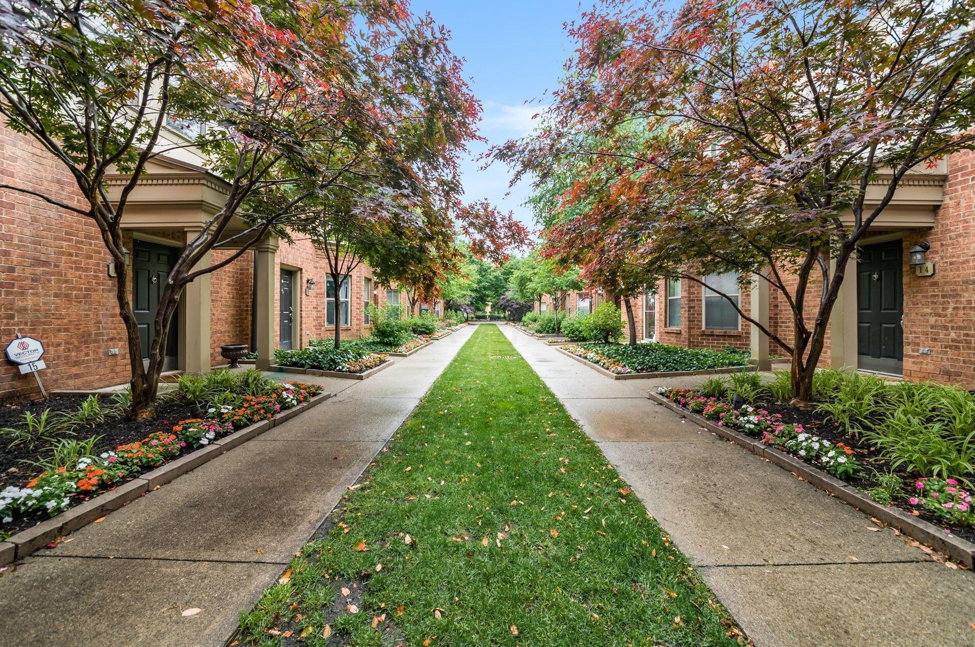 13 Victorian Gate Way, Columbus OH  43215-1682 exterior