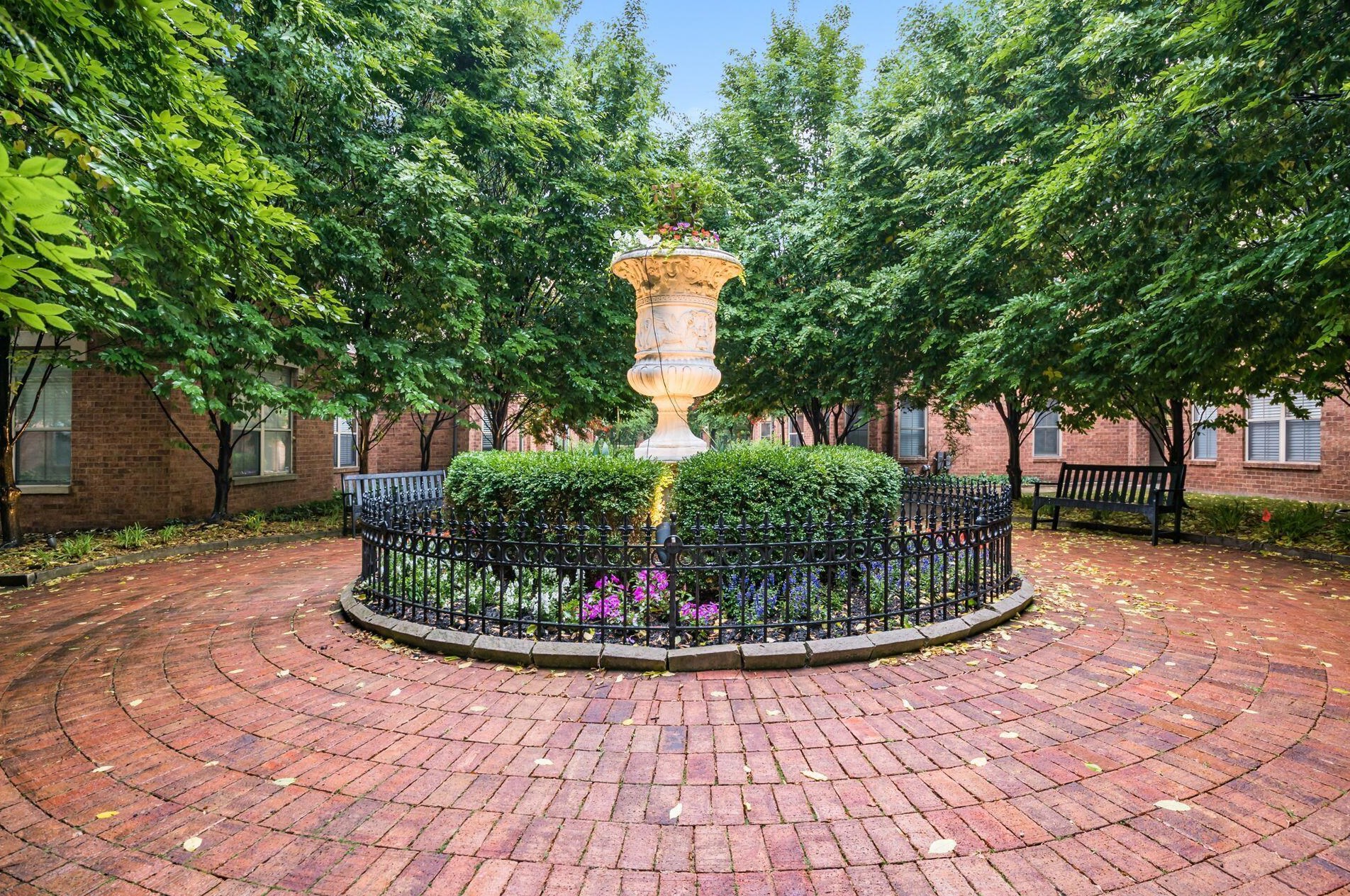 13 Victorian Gate Way, Columbus OH  43215-1682 exterior