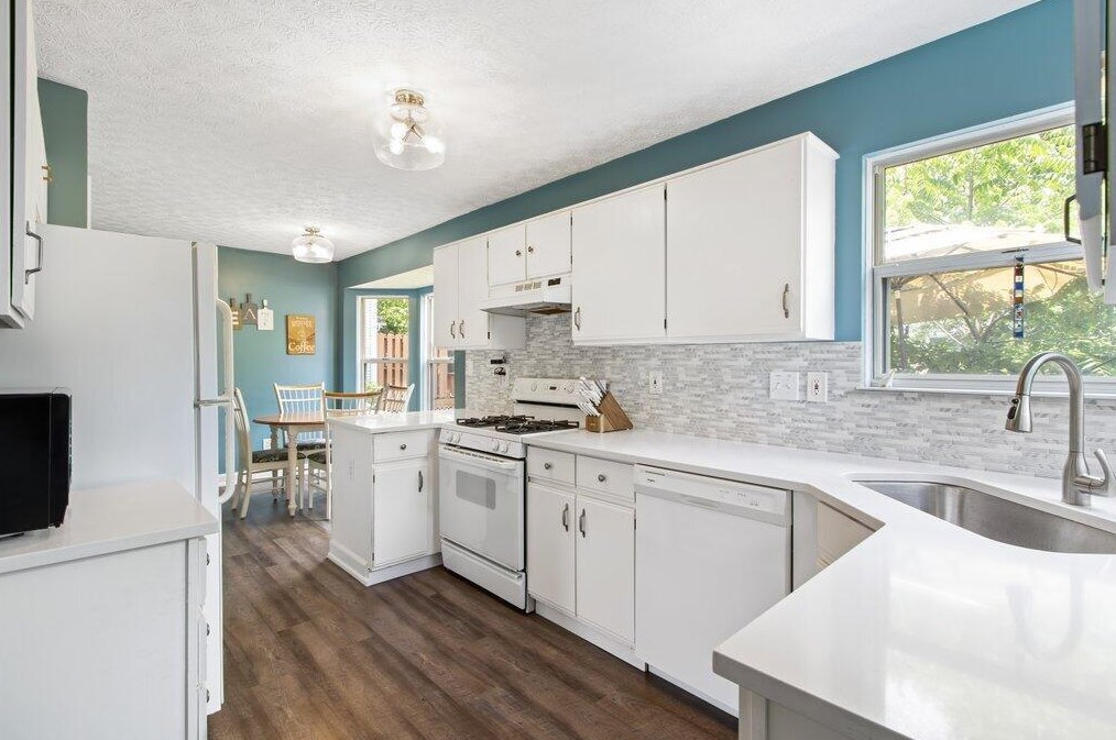 3380 Ln Coste Ln, Columbus OH 43228-7052 exterior