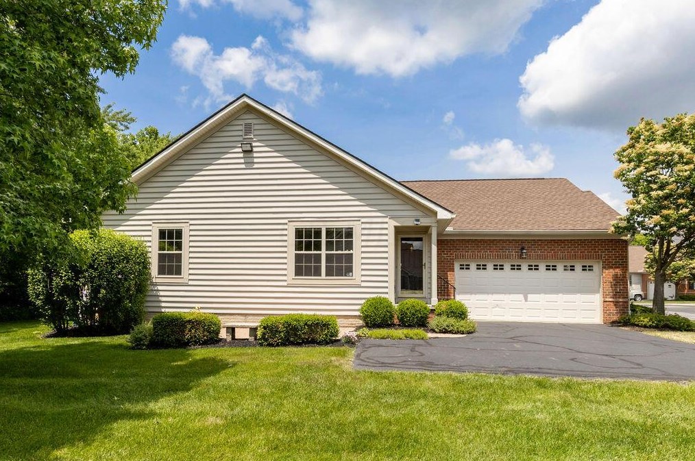 3971 Kensingwood Dr, Columbus OH 43230-8453 exterior