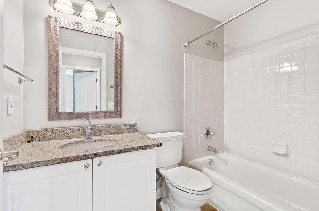 3971 Kensingwood Dr, Columbus OH 43230-8453 exterior