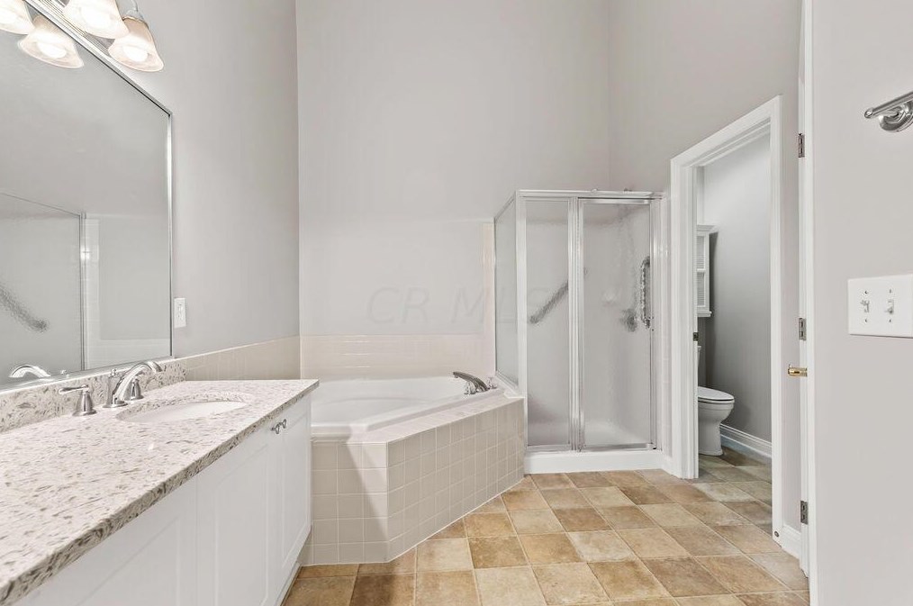 3971 Kensingwood Dr, Columbus OH 43230-8453 exterior