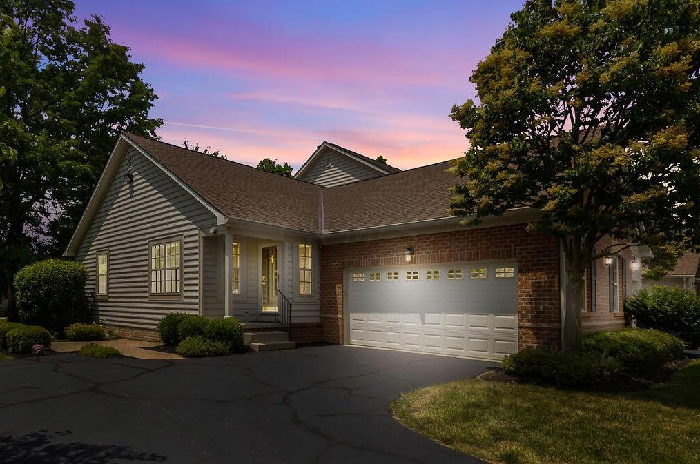 3971 Kensingwood Dr, Columbus OH 43230-8453 exterior