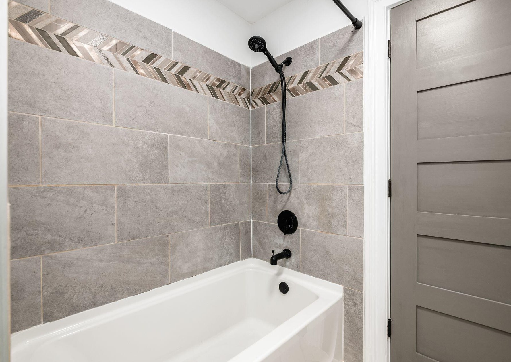 395 Welch Ave, Columbus OH 43207-5703 exterior