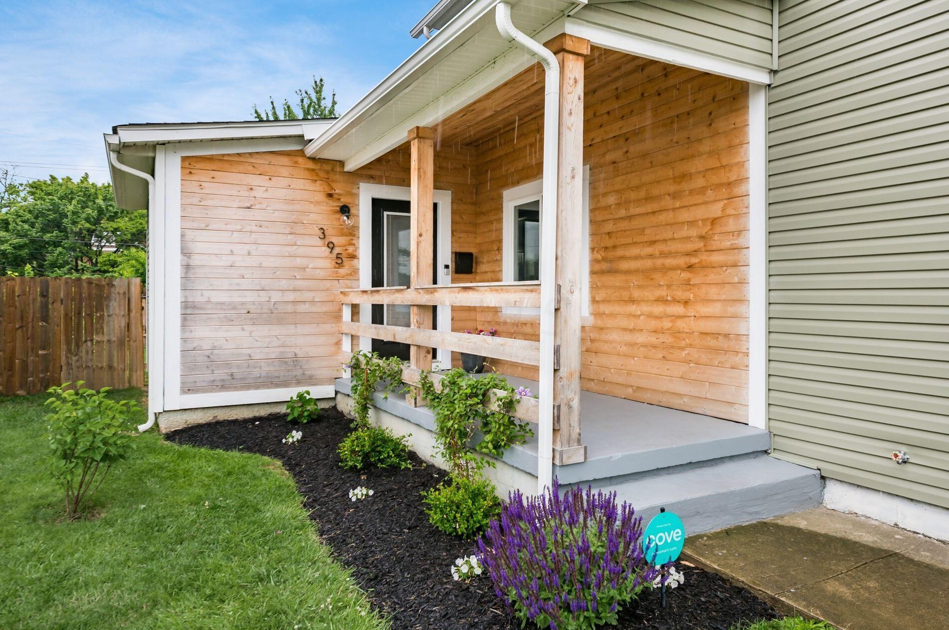 395 Welch Ave, Columbus OH 43207-5703 exterior