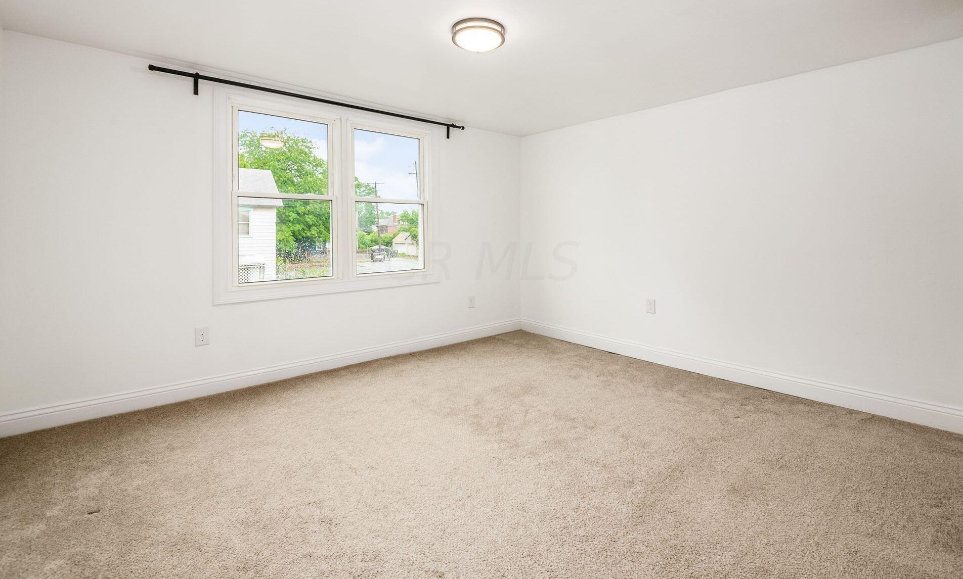 395 Welch Ave, Columbus OH 43207-5703 exterior