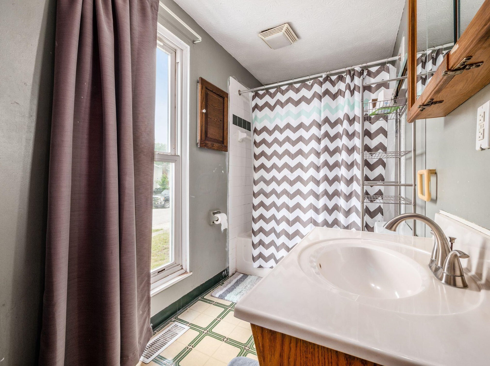 5009 Old Tree Ave, Columbus OH 43228-2234 exterior