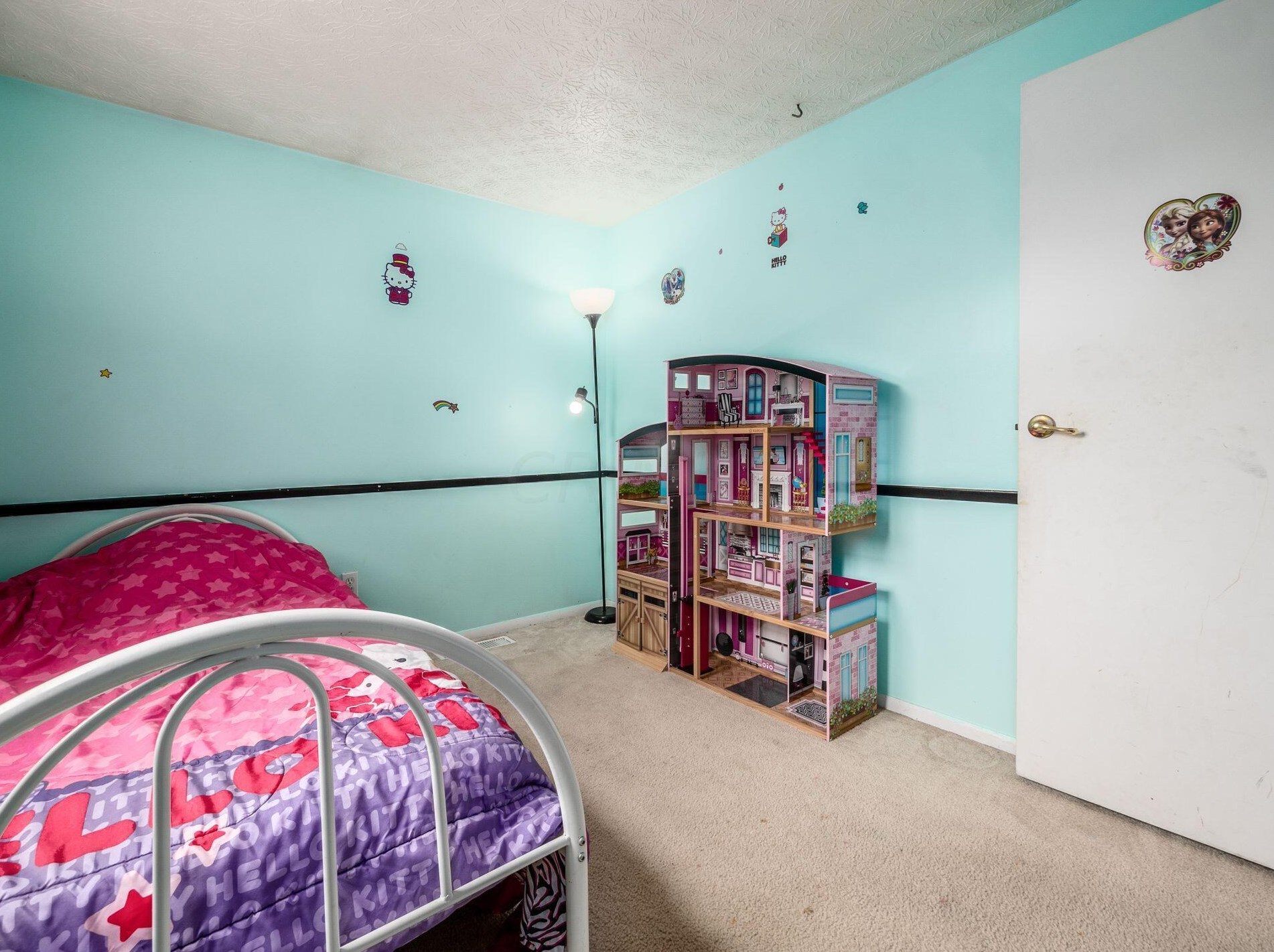 5009 Old Tree Ave, Columbus OH 43228-2234 exterior