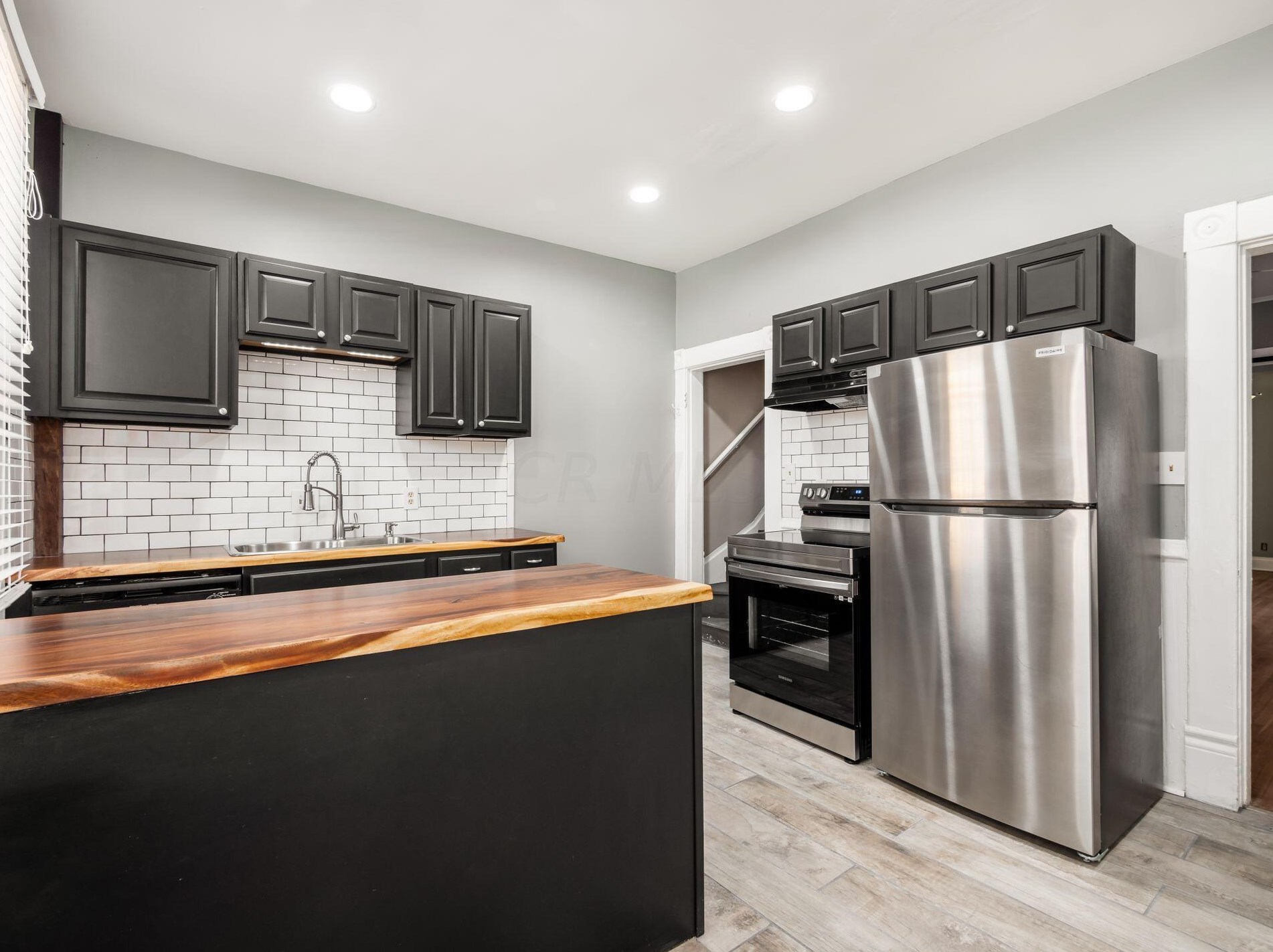 811 Ebner St, Columbus OH  43206-2211 exterior