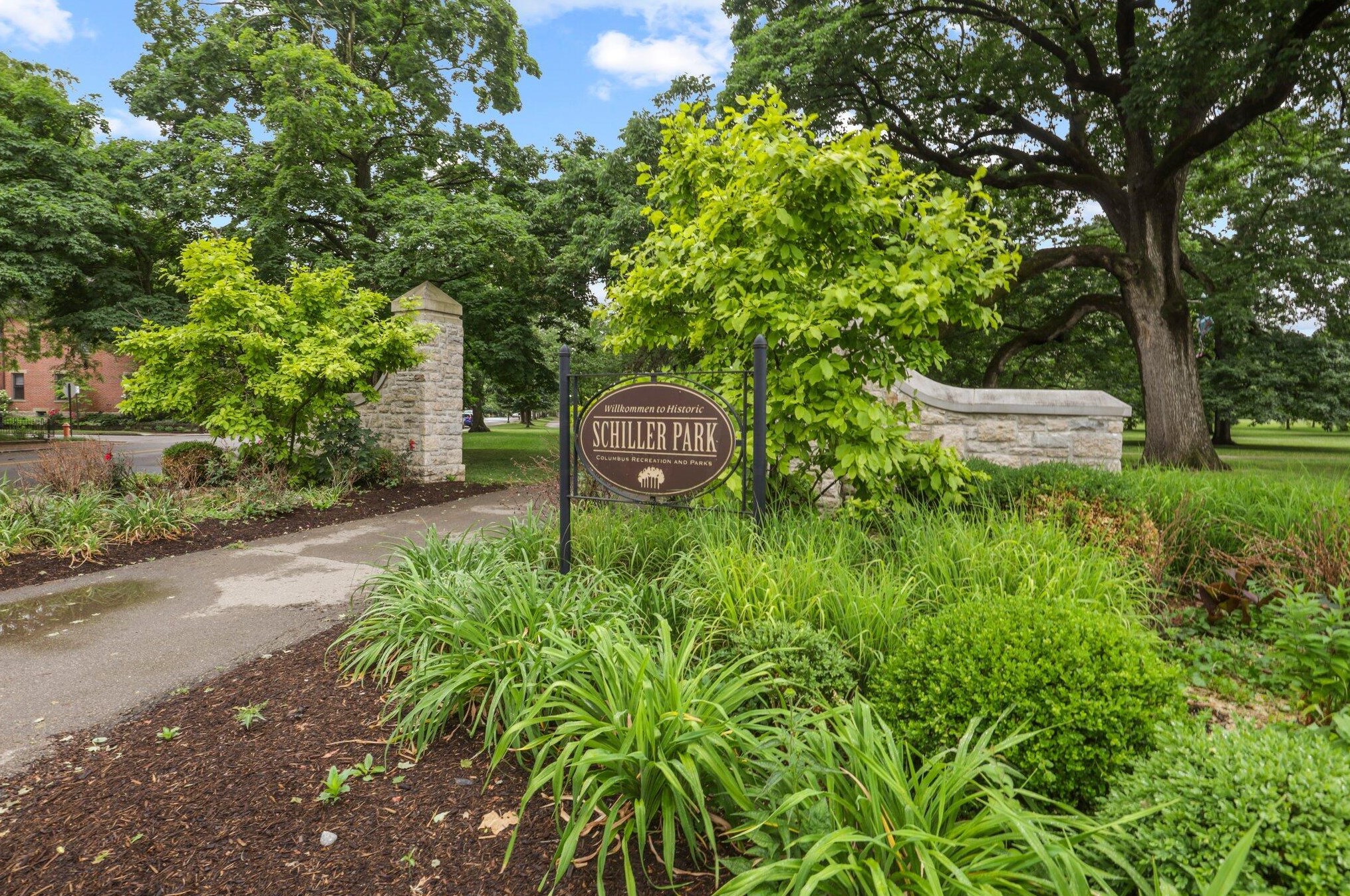 678 9 St, Columbus OH 43215-3973 exterior