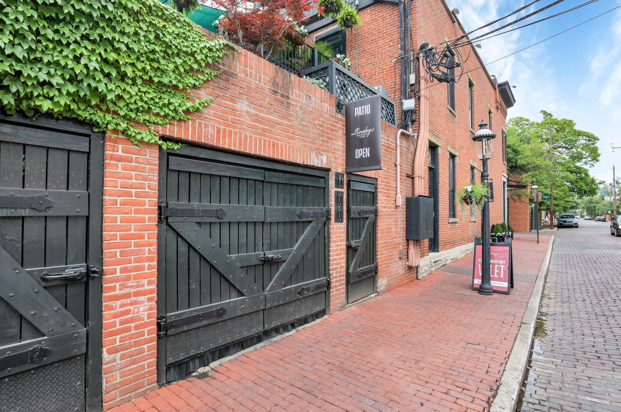 678 9 St, Columbus OH 43215-3973 exterior