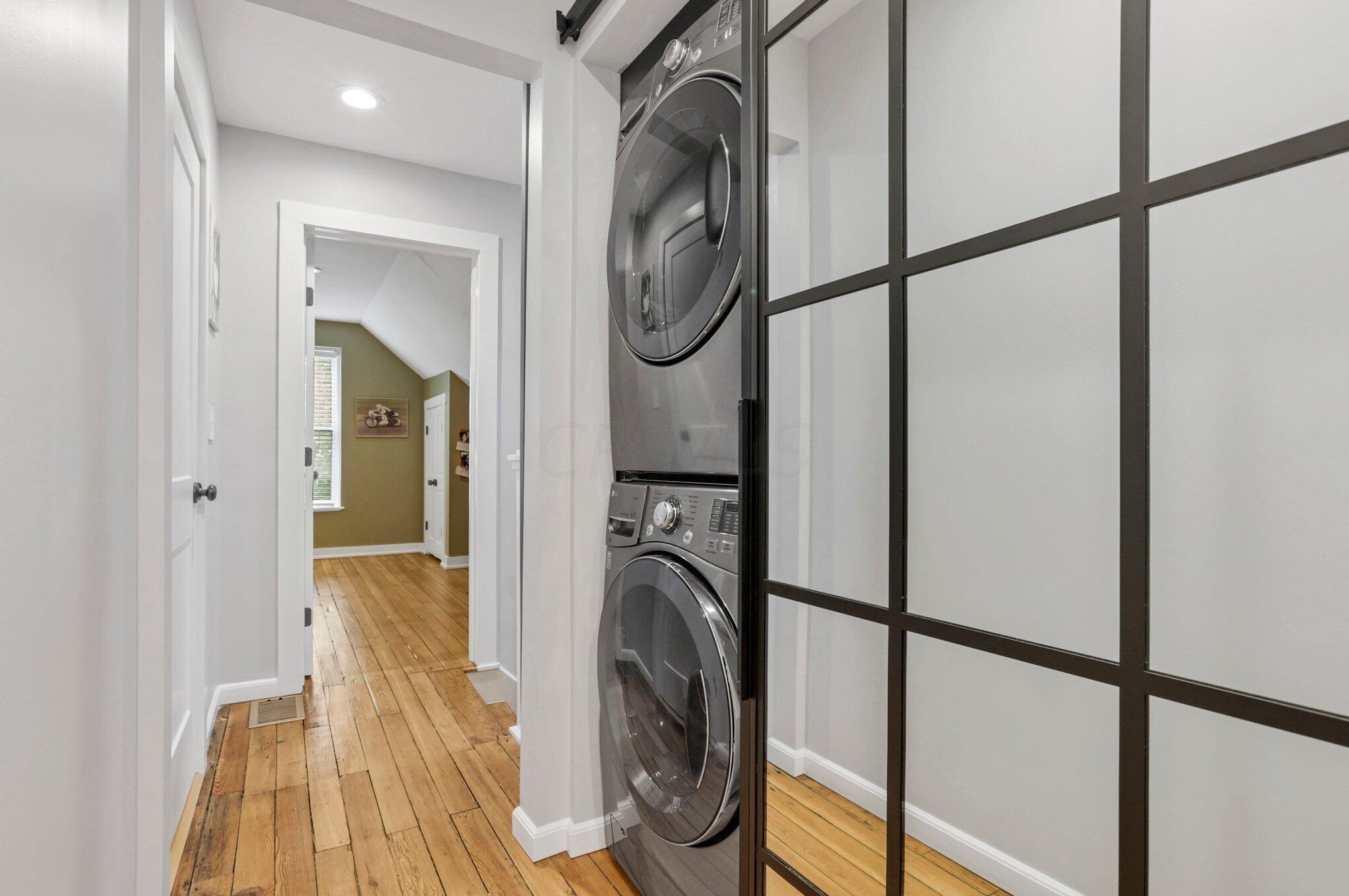 678 9 St, Columbus OH 43215-3973 exterior