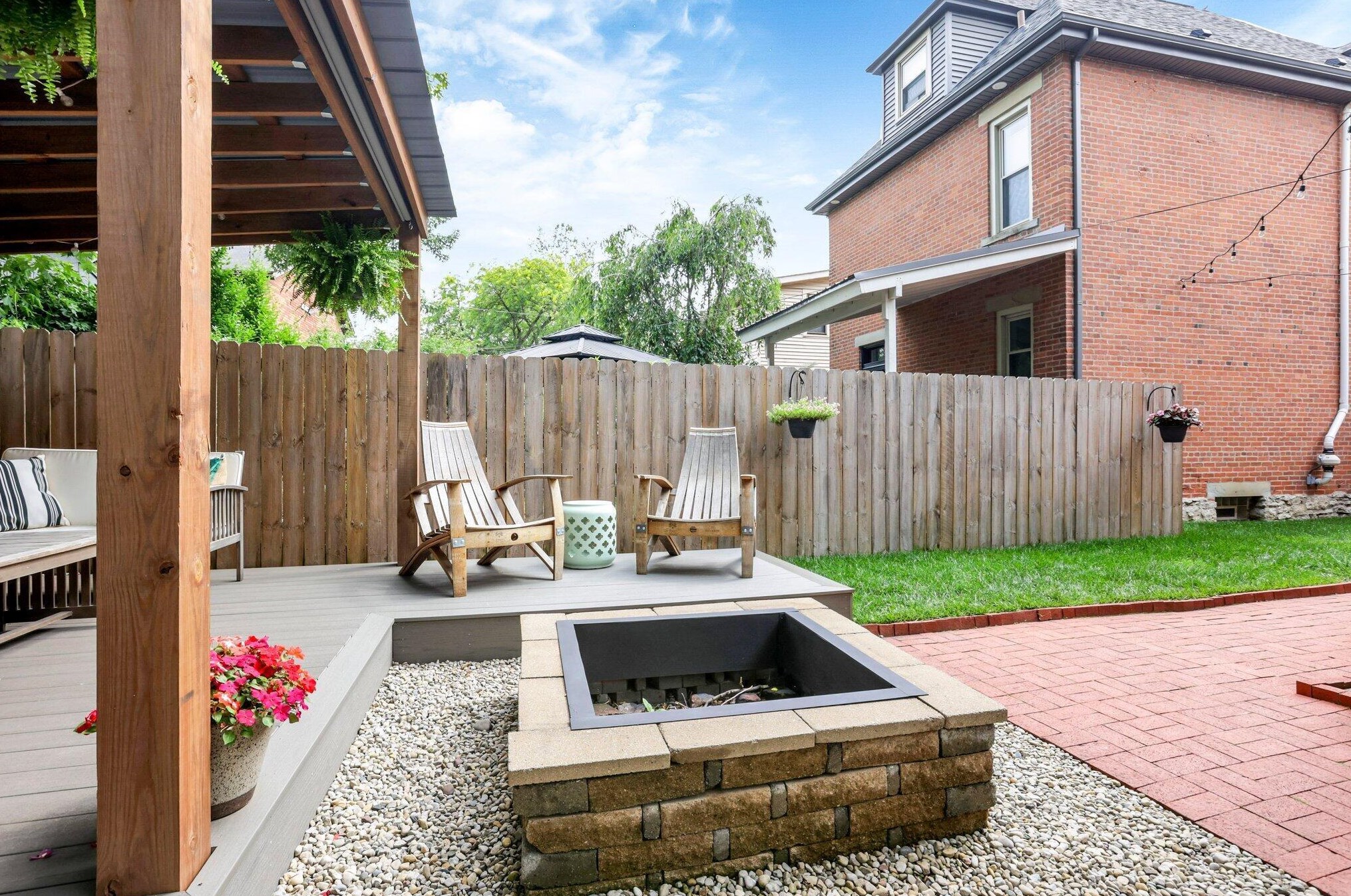 678 9 St, Columbus OH 43215-3973 exterior