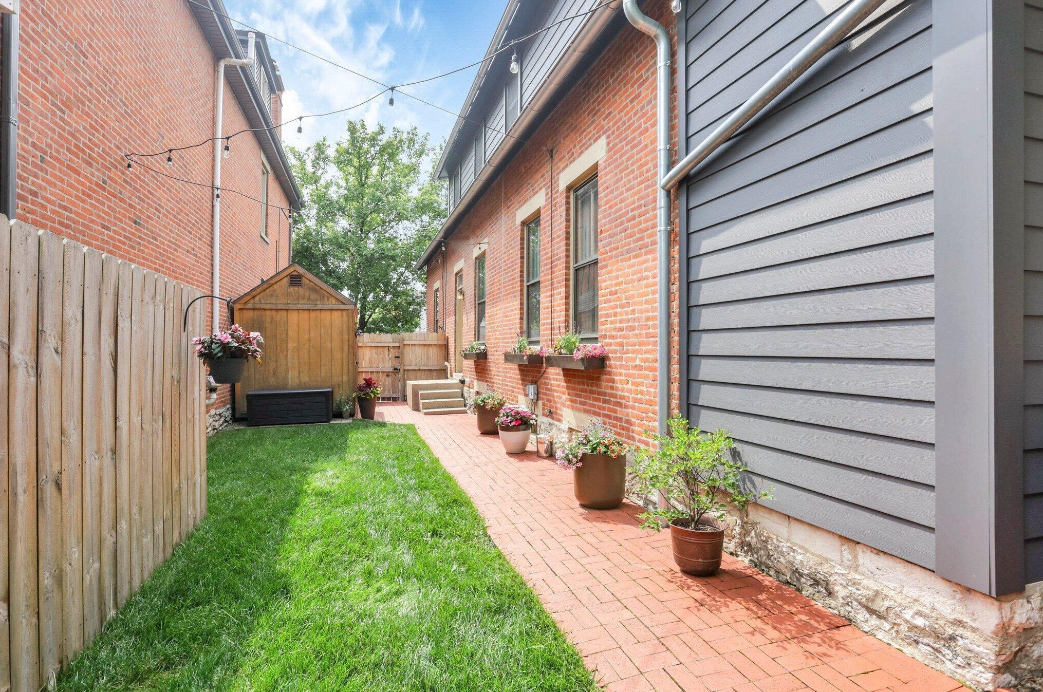 678 9 St, Columbus OH 43215-3973 exterior