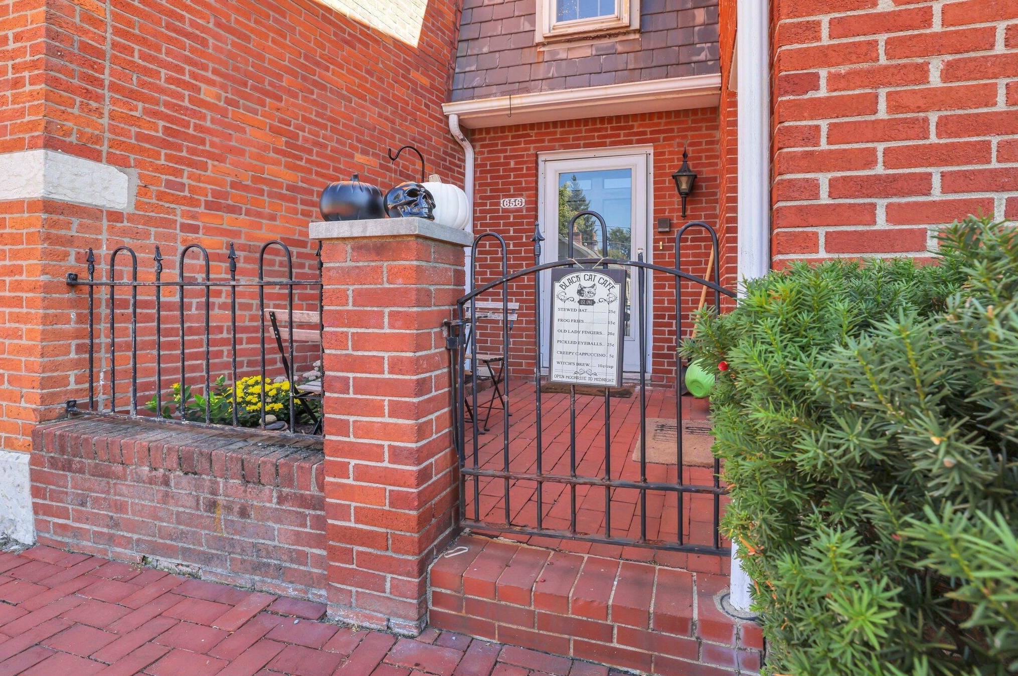 678 9 St, Columbus OH 43215-3973 exterior