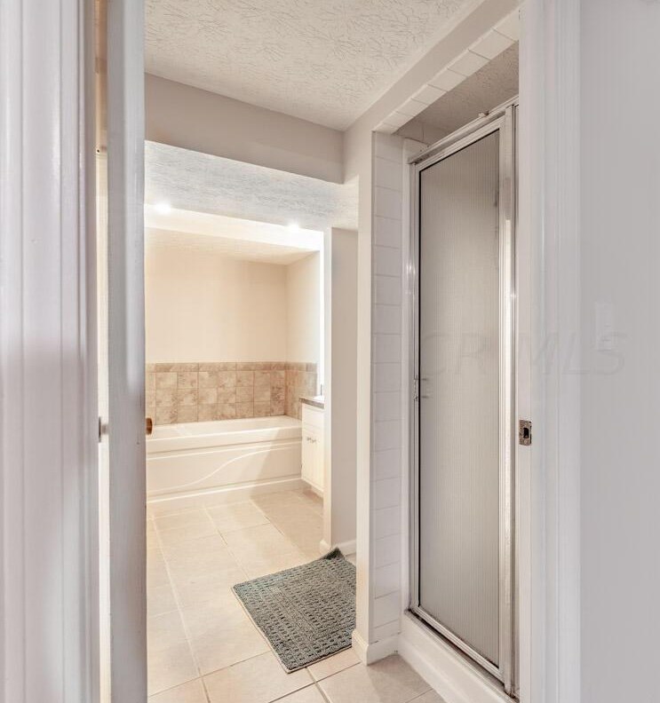 5106 Ranstead Ct, Columbus OH 43220-2545 exterior