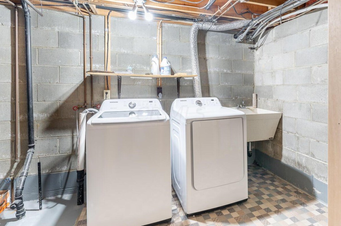 5106 Ranstead Ct, Columbus OH 43220-2545 exterior