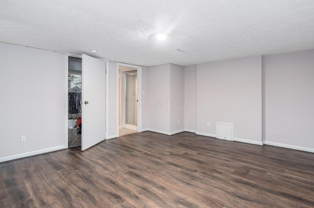 5106 Ranstead Ct, Columbus OH 43220-2545 exterior