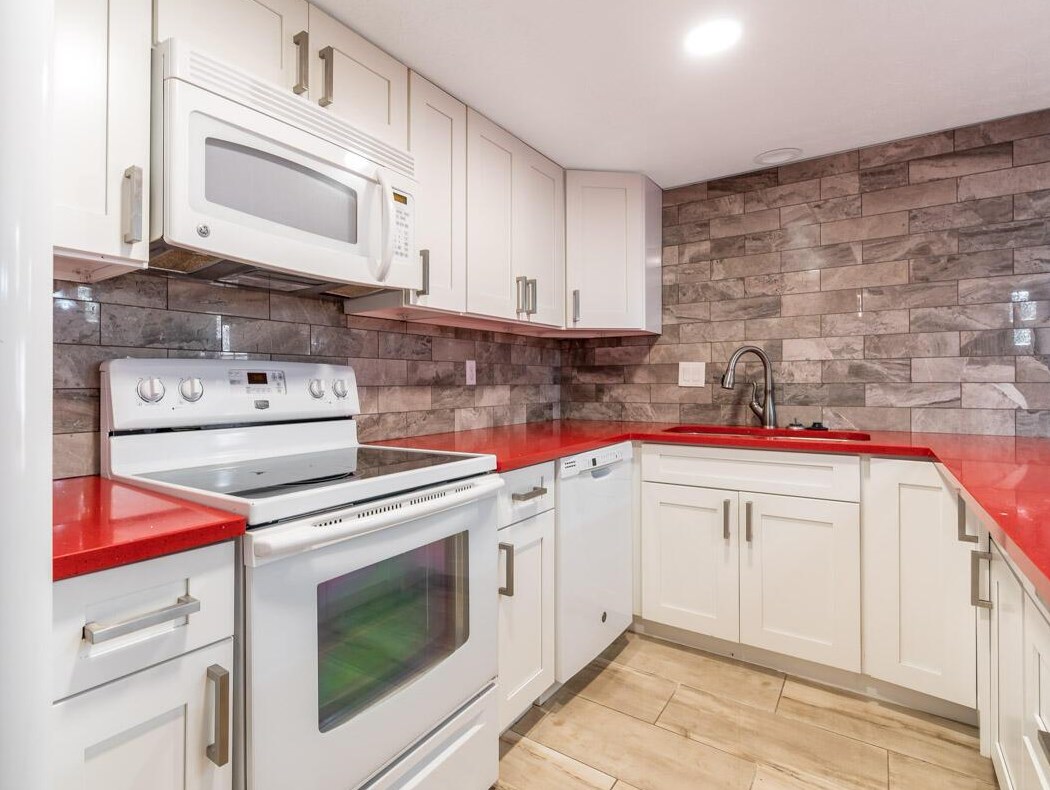 5106 Ranstead Ct, Columbus OH 43220-2545 exterior